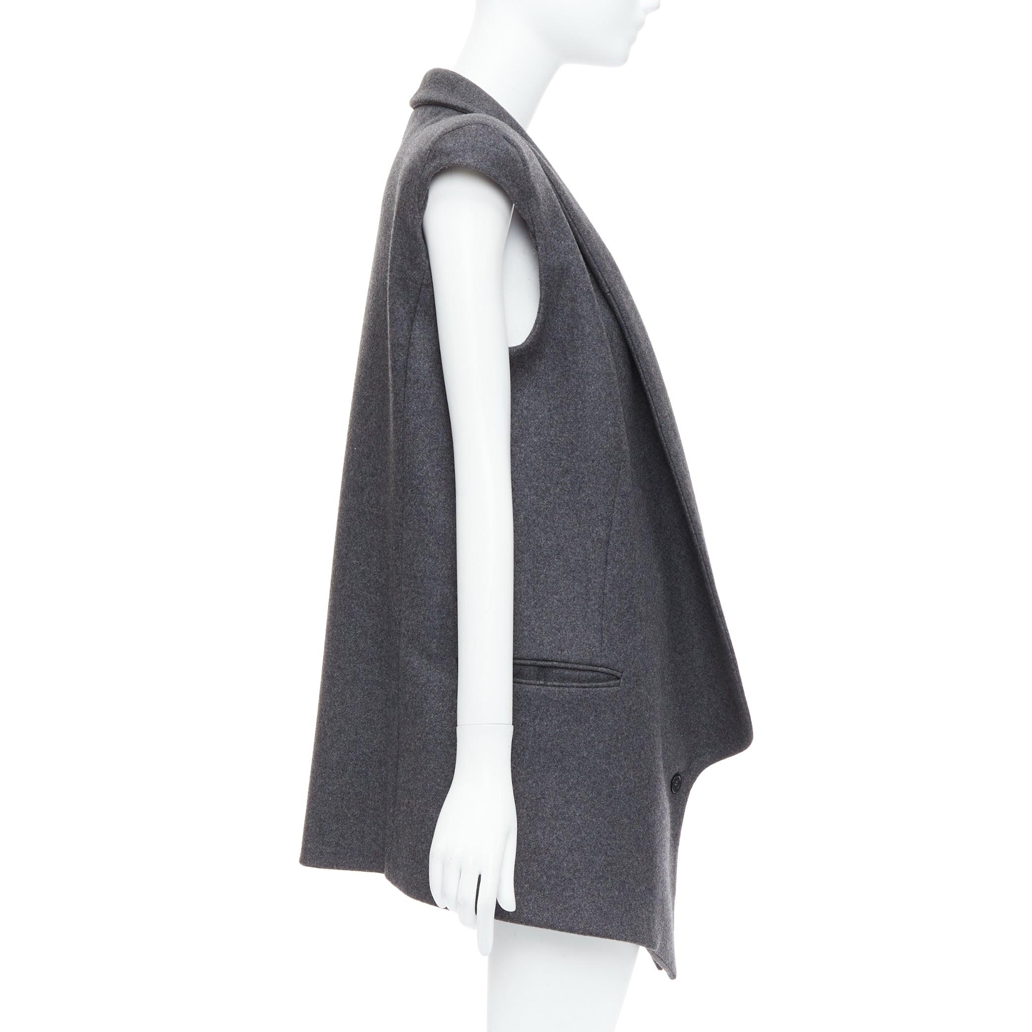 ARMAND BASI ONE gilet sans manches à col plongeant et épaules rembourrées en laine FR36 S Excellent état - En vente à Hong Kong, NT