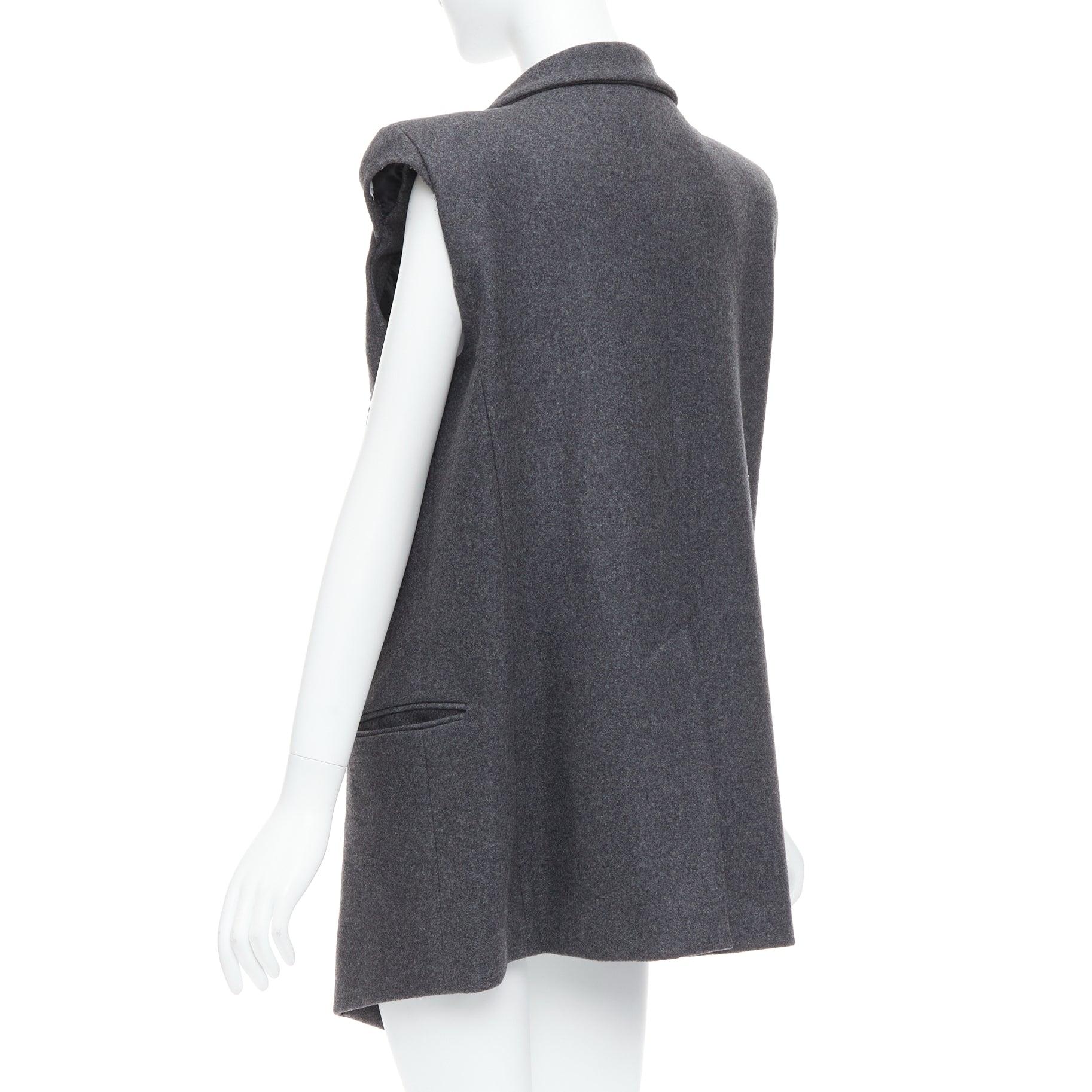 ARMAND BASI ONE gilet sans manches à col plongeant et épaules rembourrées en laine FR36 S en vente 1