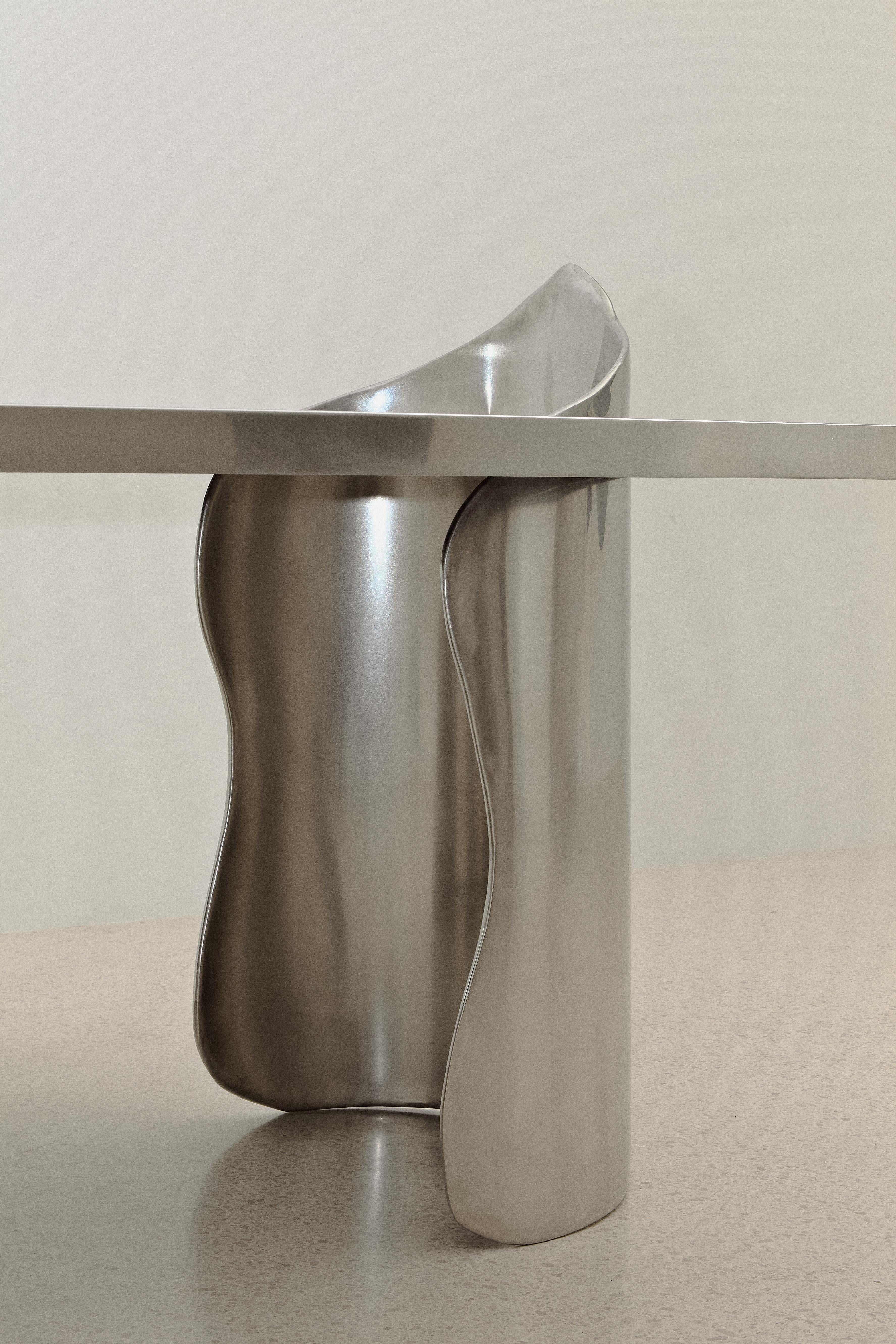 Postmoderno Tavolo da ufficio Armand in acciaio inox di Atelier A Ellery in vendita