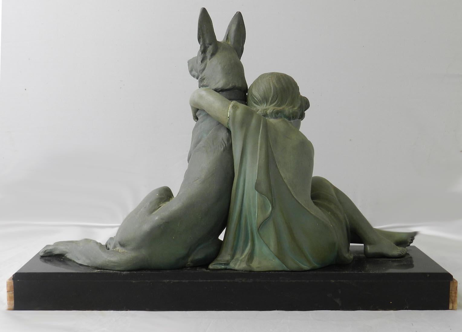 Sculpture Art Déco Fille avec chien de berger allemand par Armand Godard c1930 Bon état à Mimizan, FR