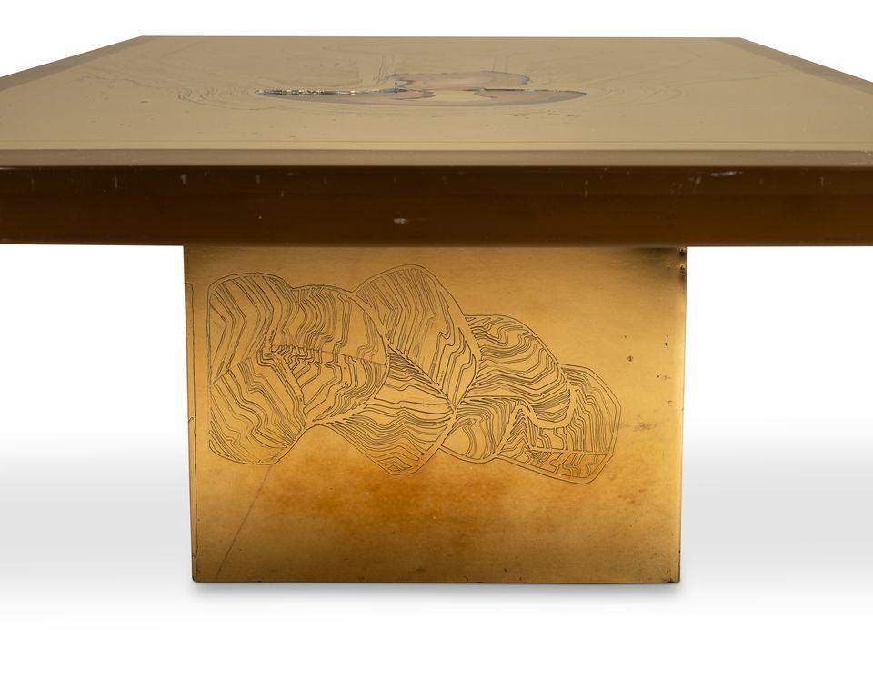 Table basse unique en son genre avec travail à l'acide sur laiton, agates et résine avec des lumières de l'intérieur pour rétro-éclairer les agates. Signé par Armand Jonckers en 1977