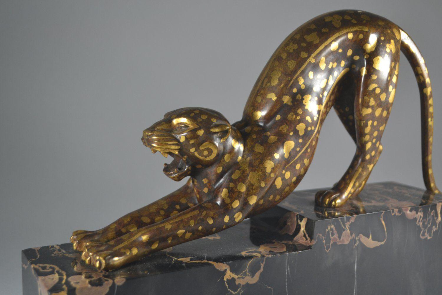 Armand Lemo (1881-1936)

An unique patinated bronze sculpture of a streching panther.
Stunning dinanderie like patina.
Signed to the marble base.
Circa 1925.
Excellent condition.

36.5cm 8cm 23cm