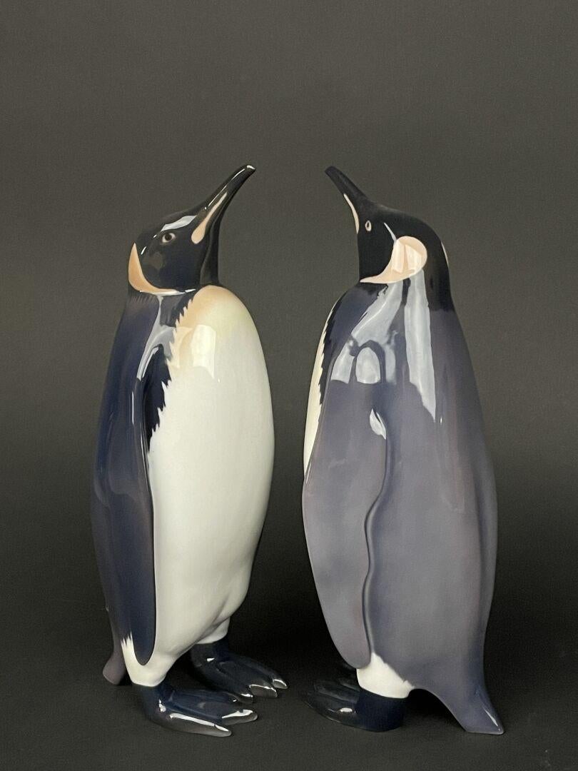 Dos pingüinos de porcelana, manufactura Bing & Grondahl, siglo XX