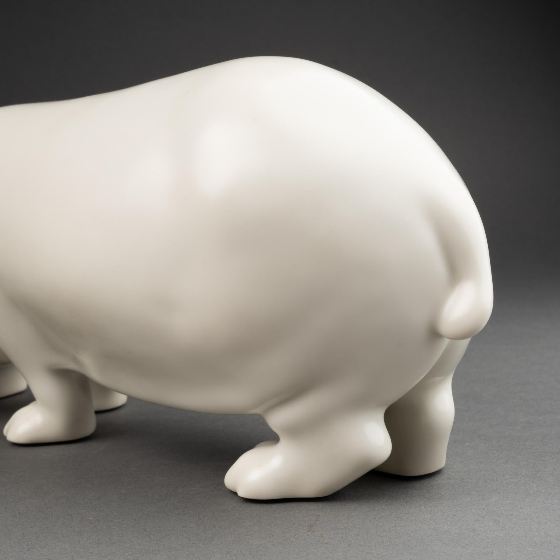 Armand Petersen: „Hippopotamus“, einzigartige bekannte Skulptur aus weißem mattem Porzellan, um 1932 im Angebot 2