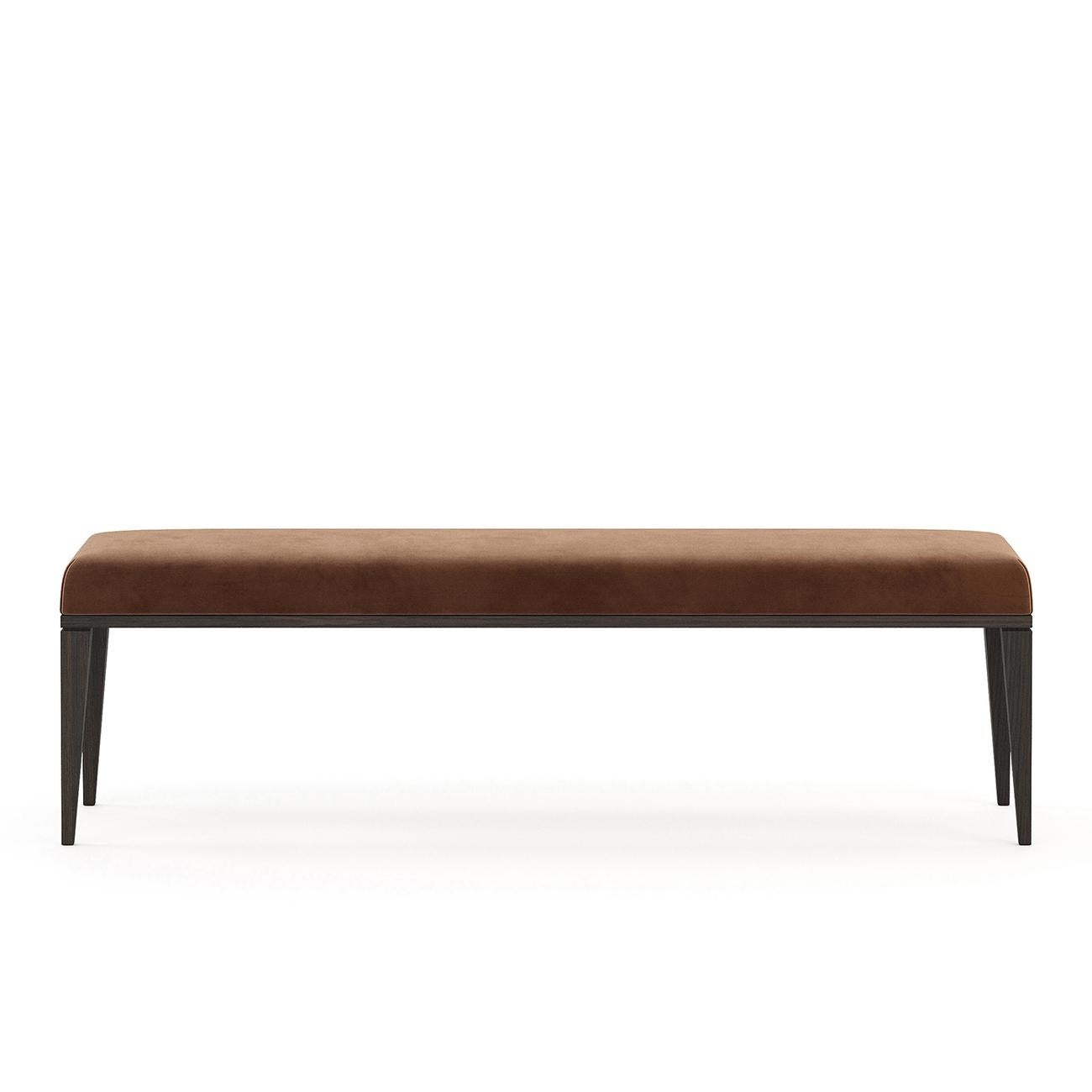 Bench Armando brown with structure in solid ash,
stained in smocked oak finish.
Seat upholstered and covered with brown velvet fabric.
Also available with other fabric colors, on request.