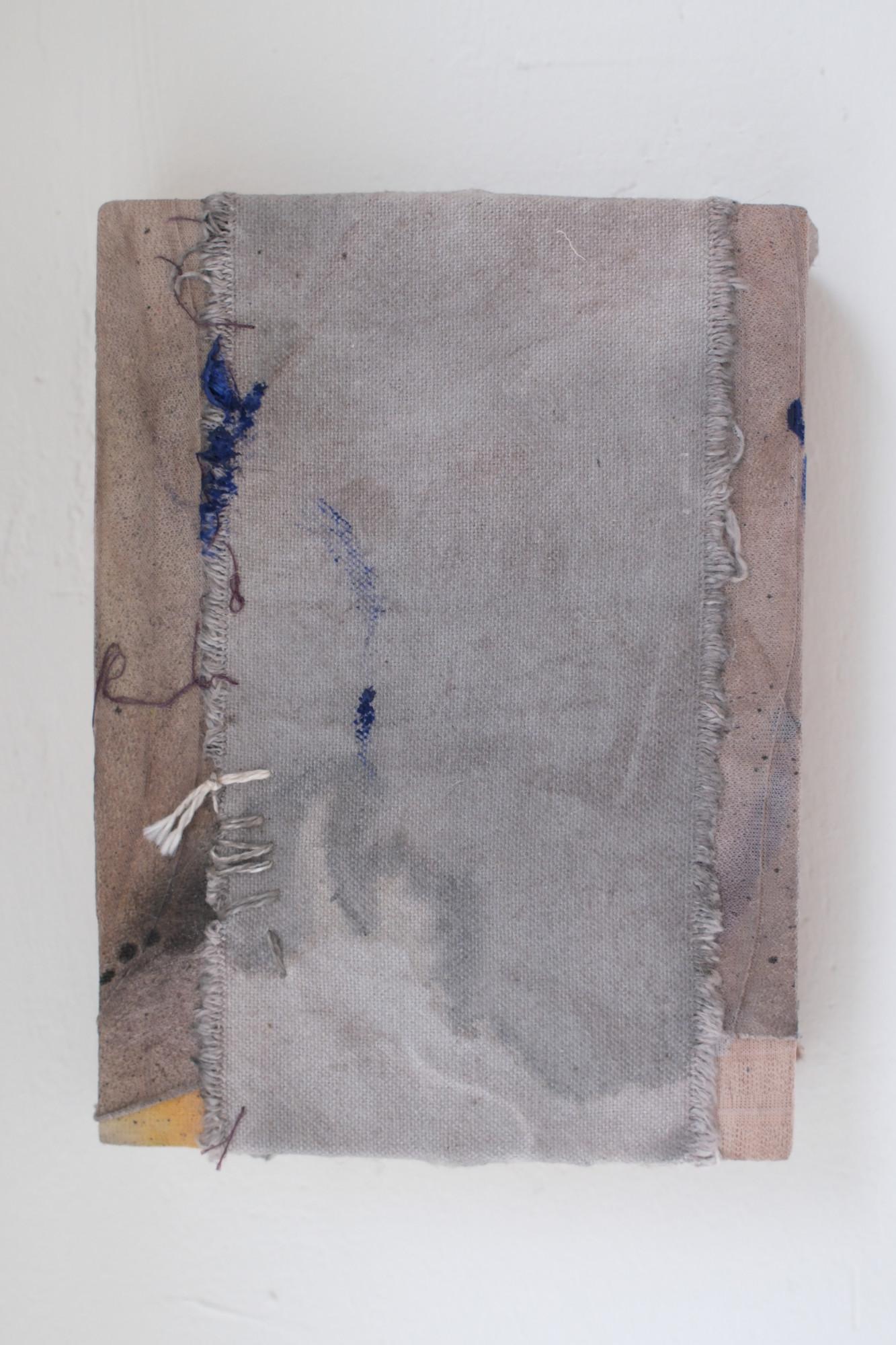 Piccolo dipinto astratto in tonalità blu su tessuto teso, 2024 - 'Prohairesis' - Painting Contemporaneo di Armando Mesías