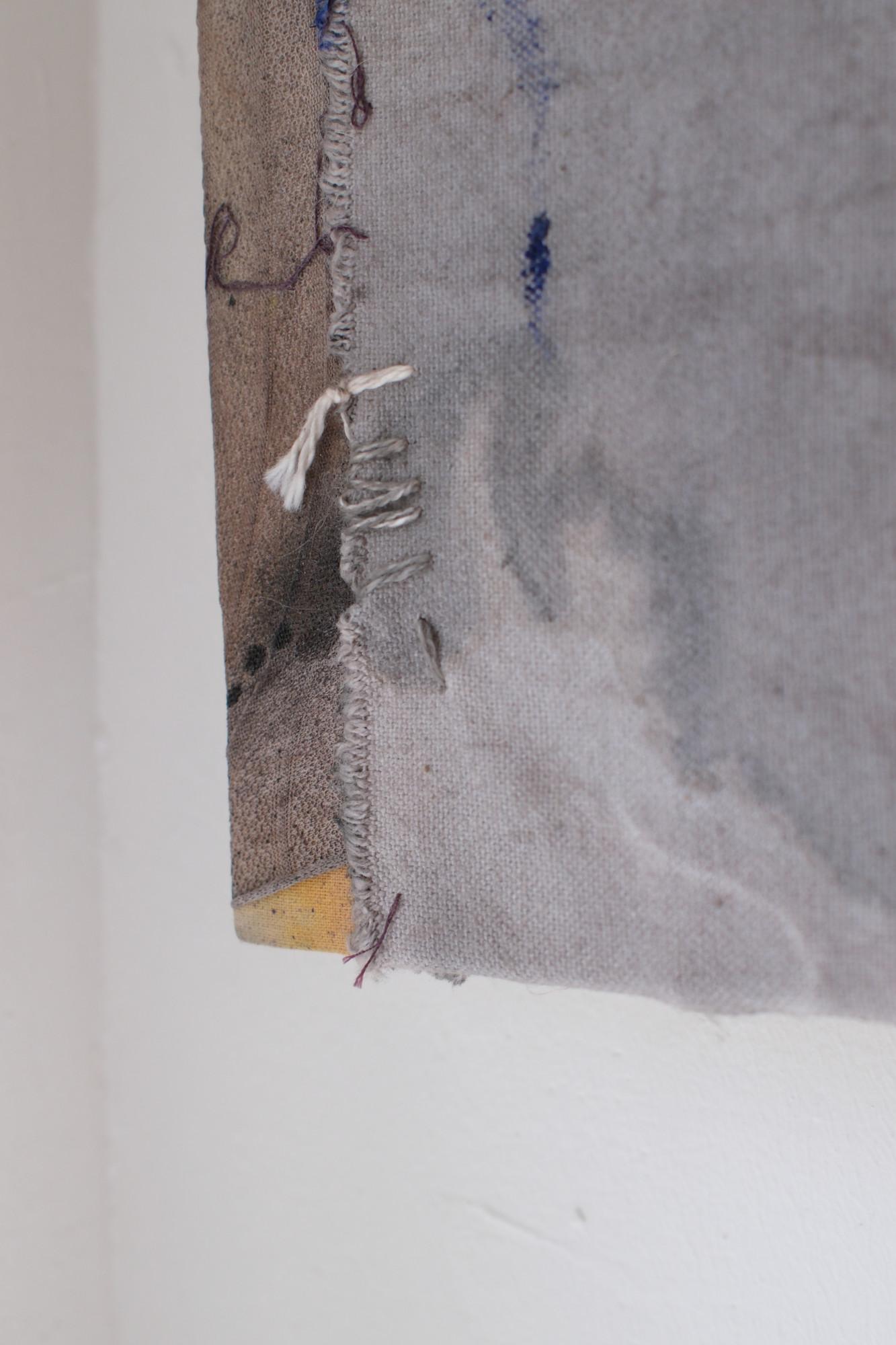 Armando Mesías (Grège Gallery) è un artista contemporaneo le cui composizioni astratte di grandi dimensioni fondono pittura, processi di ossidazione e materiali di recupero. Il suo lavoro esplora i temi della memoria, dell'impermanenza e della