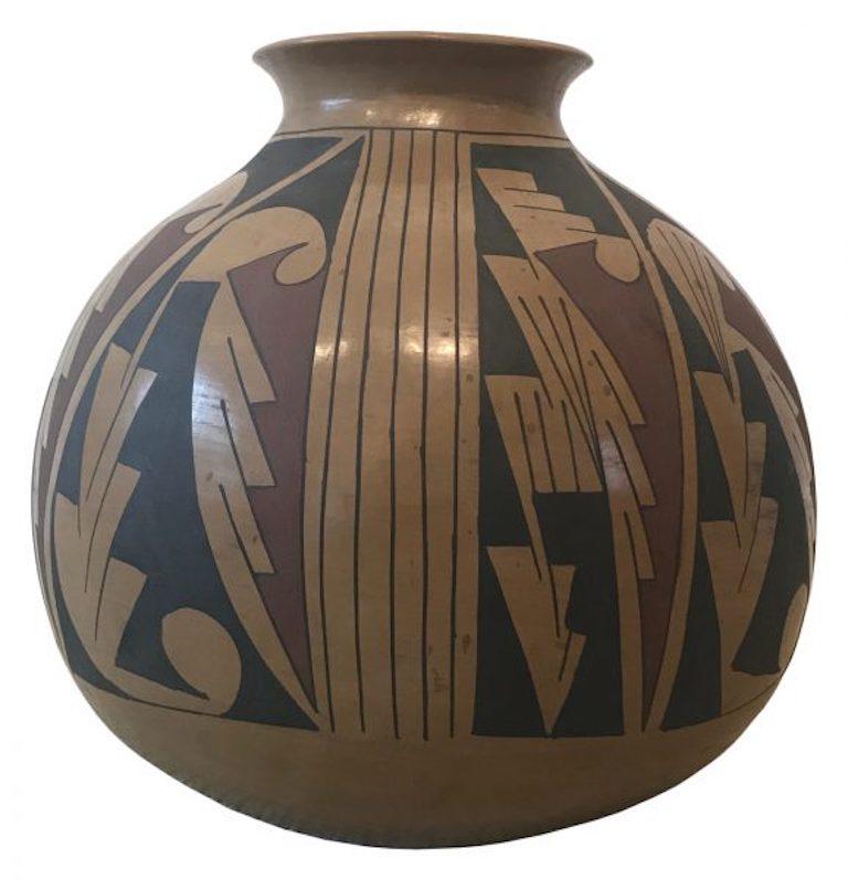 Mexican Armando Silveira 'Mata Ortiz, 20th Century' Pottery Jar