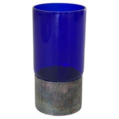 Vase en verre bleu cobalt Armani Casa avec socle en métal irisé