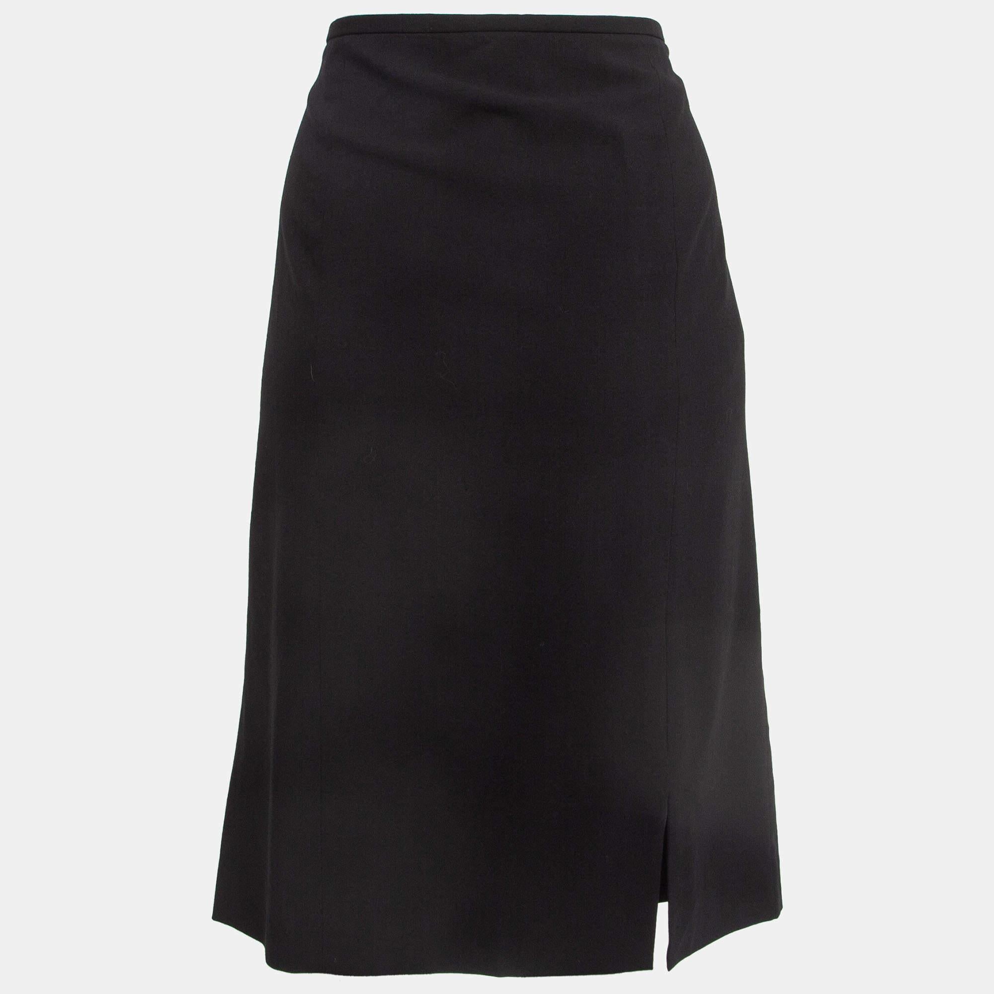 This lovely skirt is beautifully stitched from fine fabric. The comfy designer skirt has a flattering silhouette. Pair it with a simple top and strappy heels for a chic look.