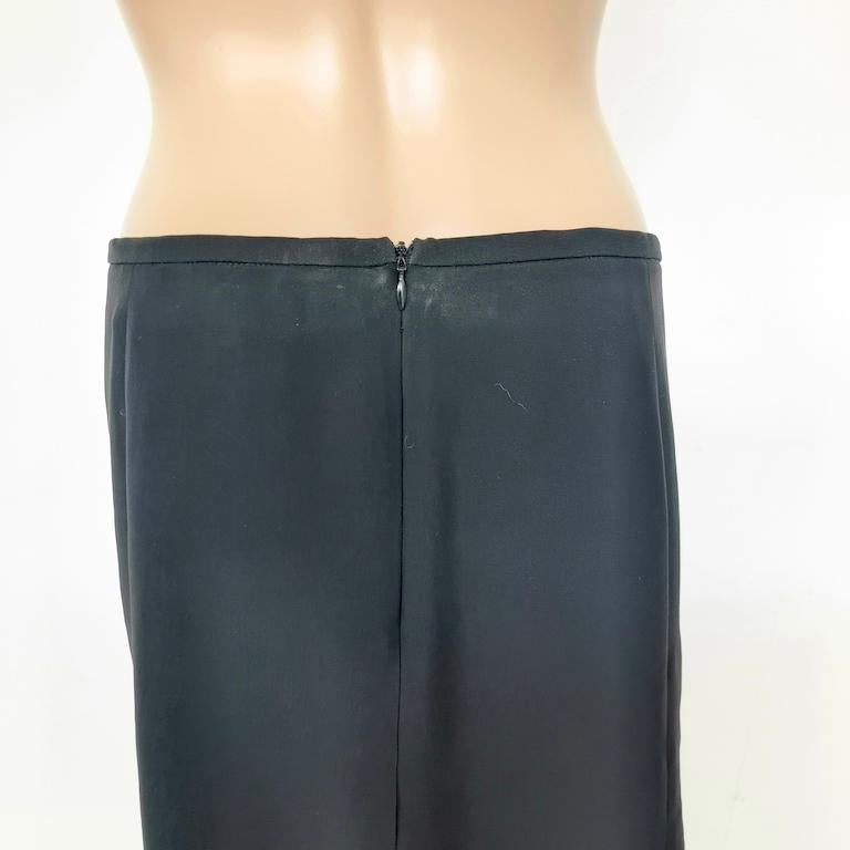 Armani Collezioni Black Crepe Midi Skirt with Double Scalloped Hem, IT 42 en venta 7