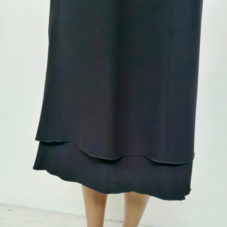 De las mujeres Armani Collezioni Black Crepe Midi Skirt with Double Scalloped Hem, IT 42 en venta