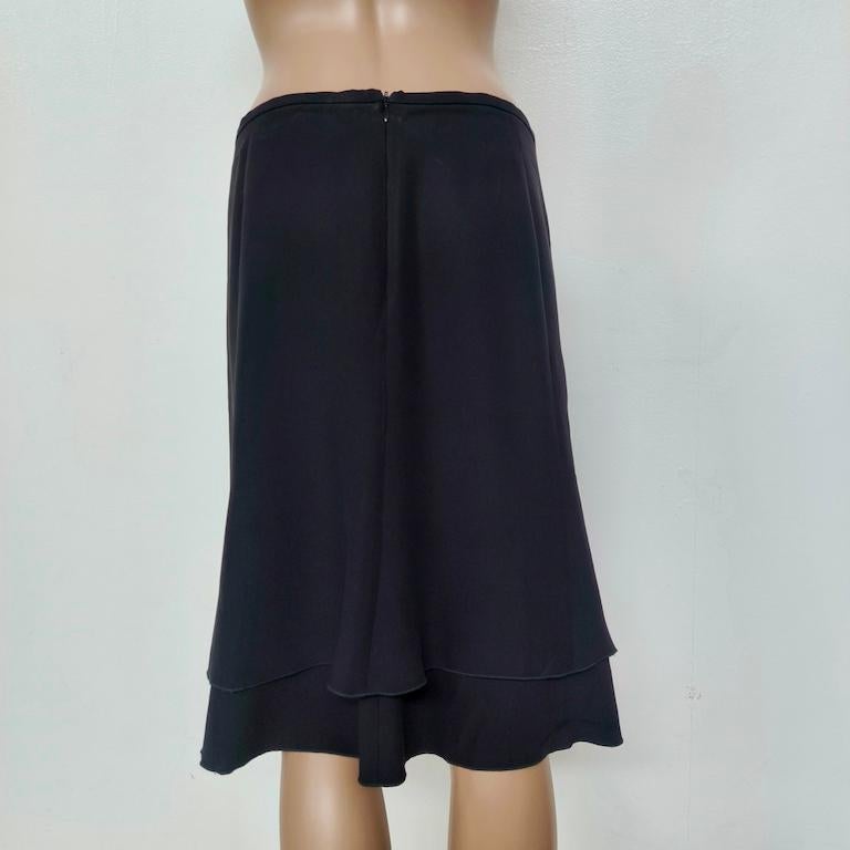 Armani Collezioni Black Crepe Midi Skirt with Double Scalloped Hem, IT 42 en venta 4