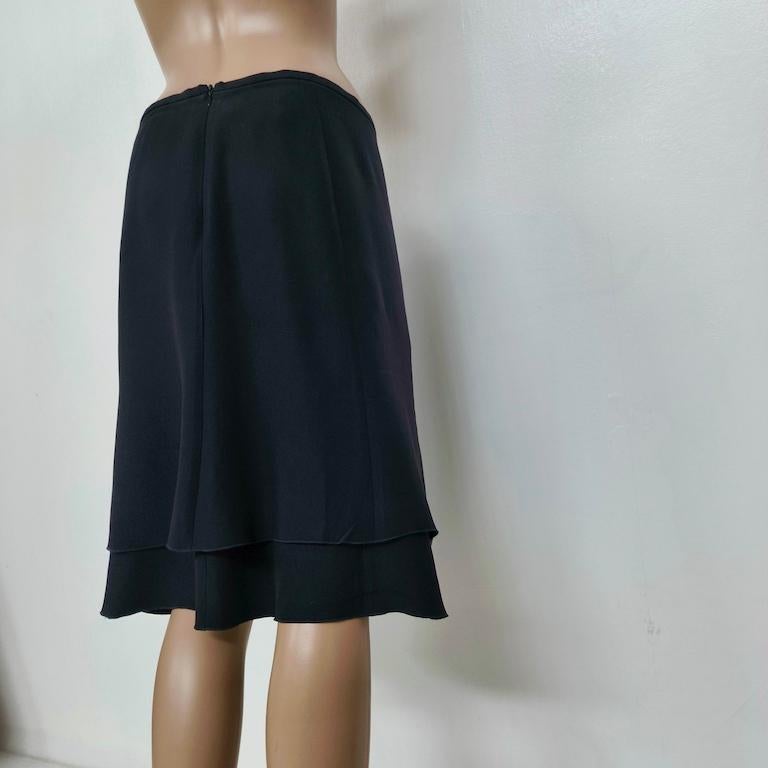 Armani Collezioni Black Crepe Midi Skirt with Double Scalloped Hem, IT 42 en venta 5