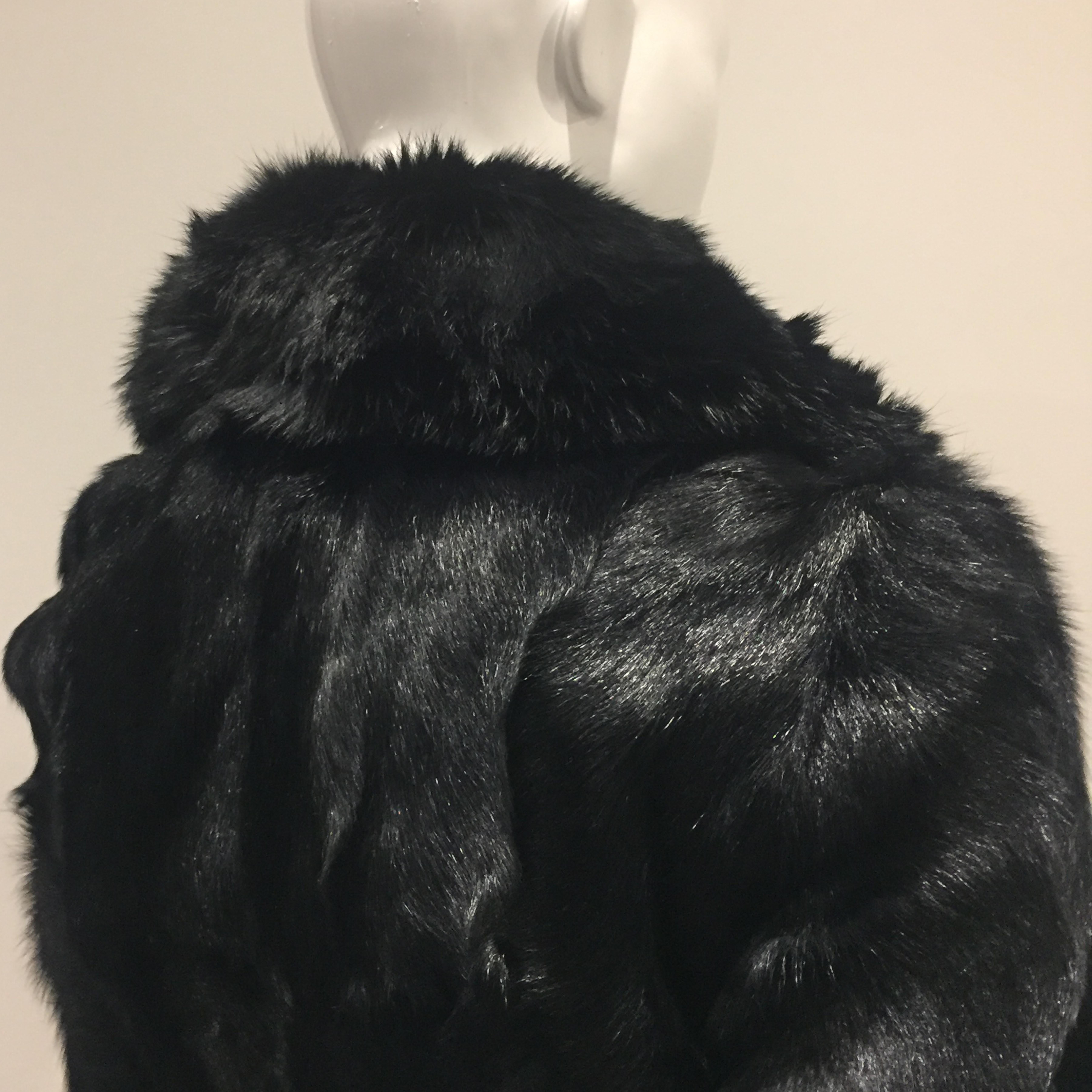 Armani collezioni Black rabbit fur  In Excellent Condition For Sale In Paris, FR