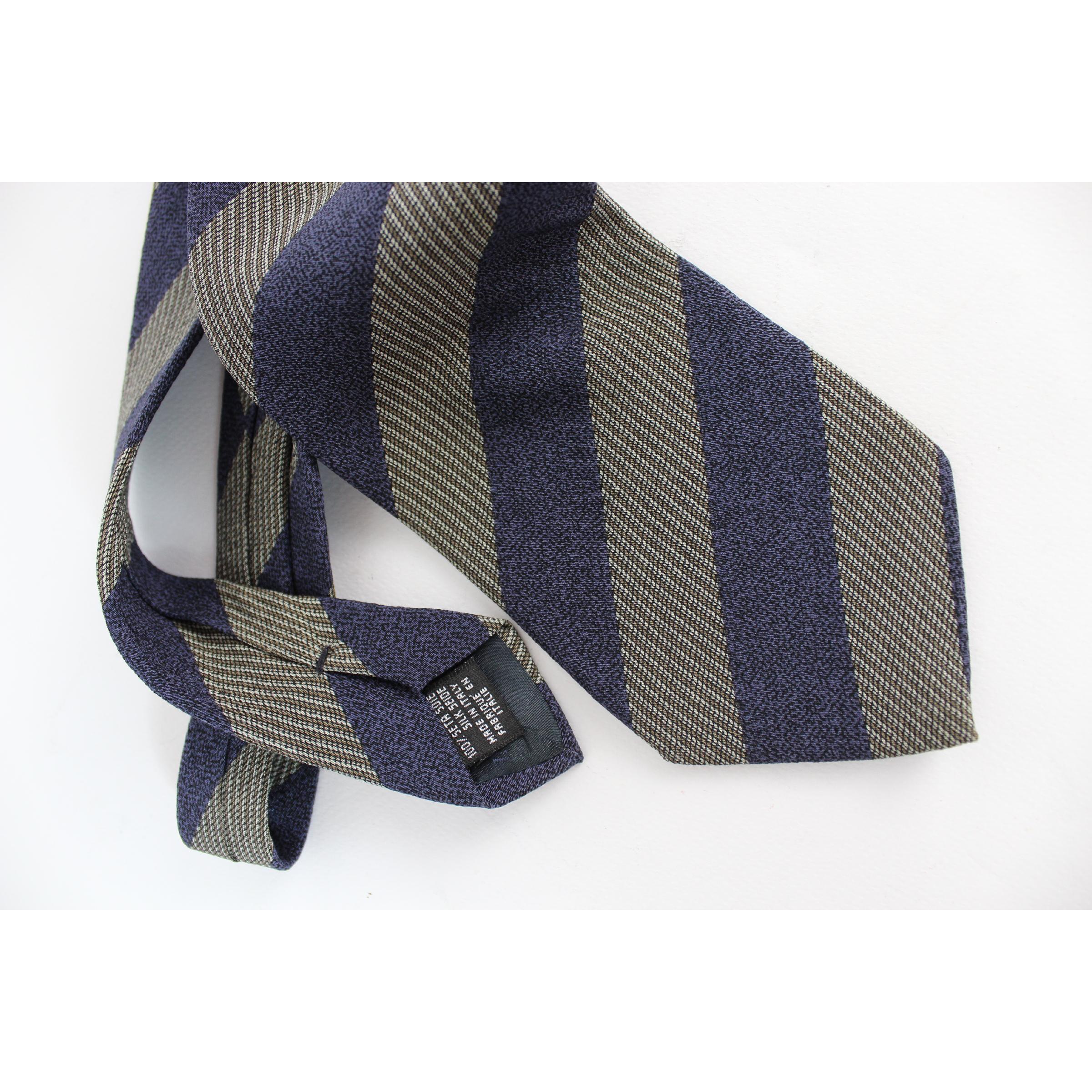 Vintage 90s tie Armani Collezioni. Classic model, 100% silk, striped blue and gray color. Made in Italy. Excellent condition.

Length: 150 cm
Width: 9.5 cm