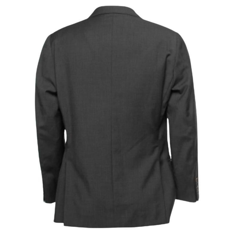 Ce blazer vous apporte à la fois classe et luxe lorsque vous le portez. Il est souligné par des manches longues et des détails classiques, ce qui lui confère une finition polie et formelle.