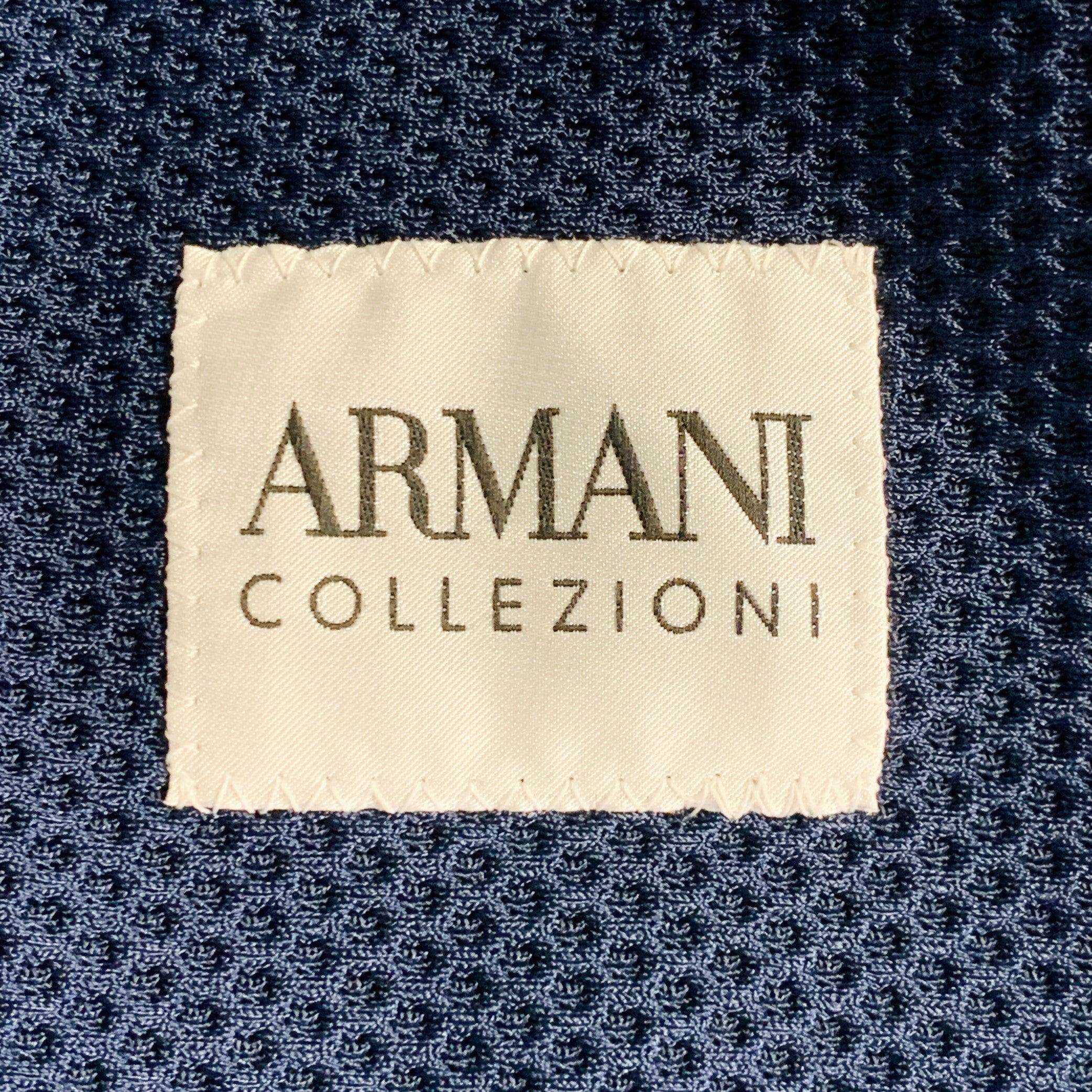 ARMANI COLLEZIONI Chest Size 40 Navy Textured Polyester Blend Sport Coat For Sale 2