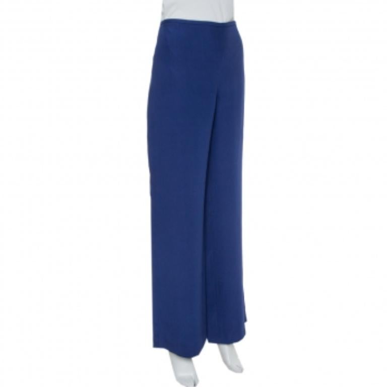 Cette paire de pantalons Armani Collezioni est exactement ce qu'il vous faut pour rehausser votre quotient stylistique. Facile à associer, ce pantalon bleu foncé vous offrira une grande variété de looks. Confectionnée à partir d'un mélange de tissus