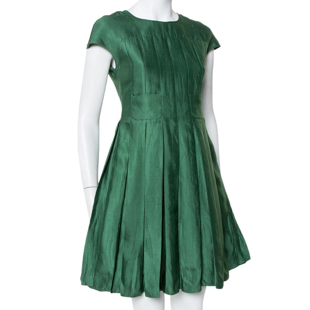 Make room in your closet for this creation from Armani Collezioni. Designed for a fashionable look, this dress is cut from cotton & silk and it has a lovely shade of green. This elegant dress also features box pleats that fall beautifully,

