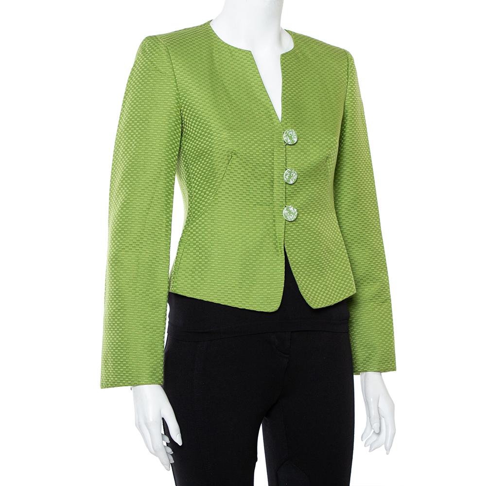 This Armani Collezioni blazer has been designed with great attention to detail. It's tailored using a cotton blend to deliver a comfortable fit. Styled with front button closure, long sleeves, and an elegantly cut neckline, the blazer is a