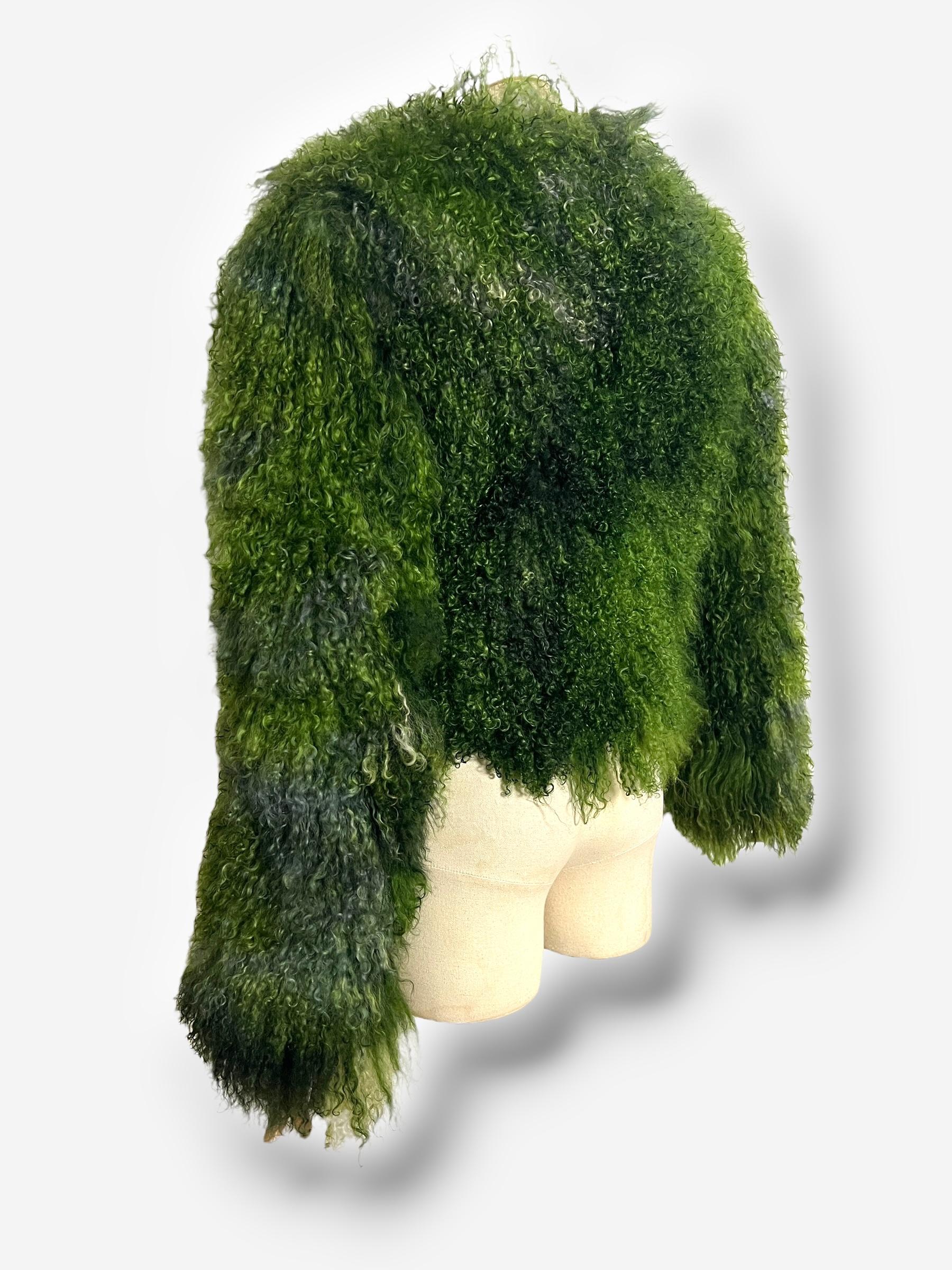 Armani Collezioni Manteau en fourrure de mouton vert, automne/hiver 2001 Pour femmes en vente