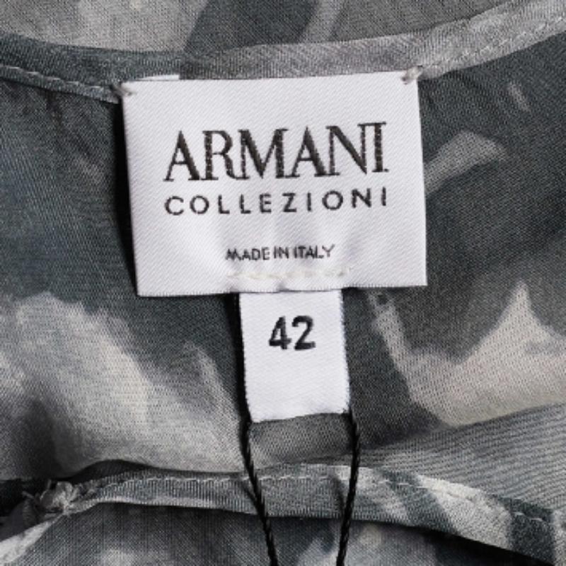 Armani Collezioni Graue durchsichtige Seidenbluse mit abstraktem Druck M im Zustand „Gut“ im Angebot in Dubai, Al Qouz 2