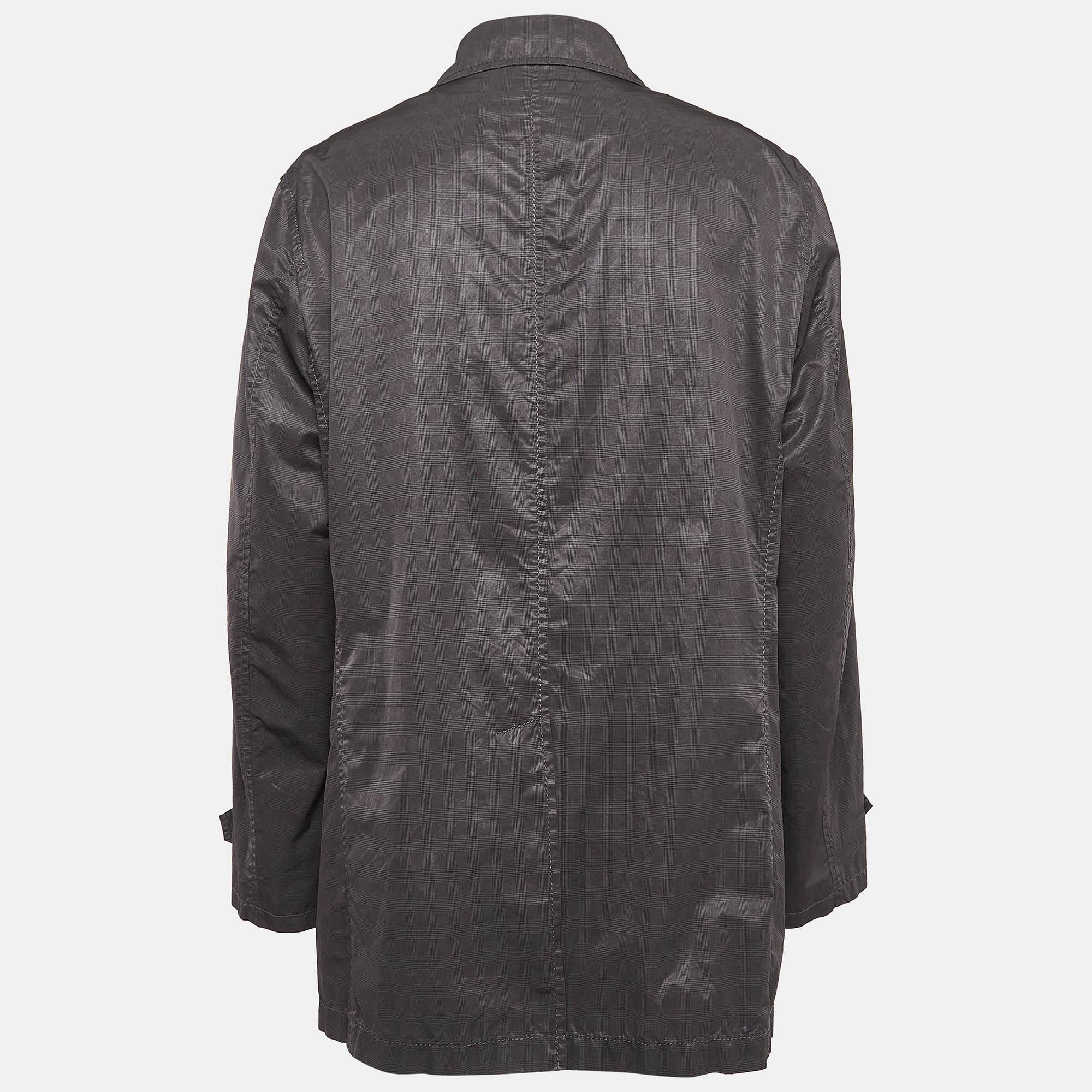This Armani Collezioni overcoat offers the satisfaction of a comfortable fit and refined style. It is made of quality fabrics and designed with a front closure two pockets and long sleeves.