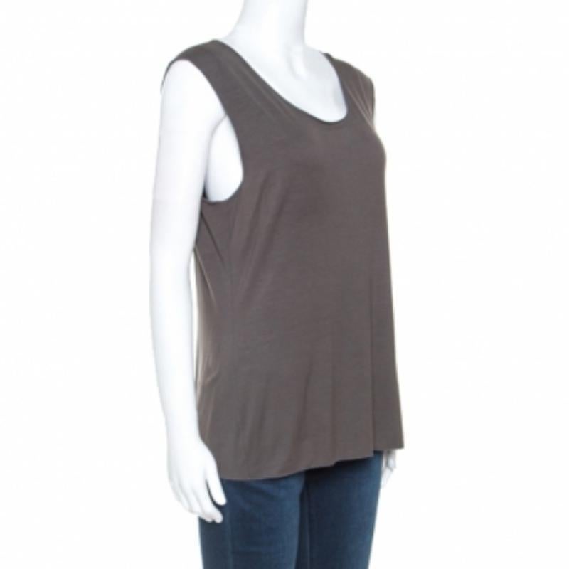 Made by Armani Collezioni, a beautiful top like this one is a perfect example of an elevated essential. This grey top has a sleeveless style and a relaxed fit. It can be paired with a host of bottoms and be used for layering as well.