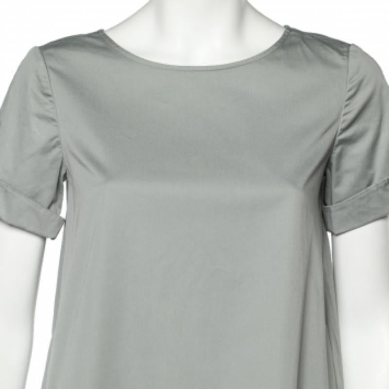 Realizzato senza sforzo in un design chic, questo abito Armani Collezioni è facile da indossare e da accessoriare. Realizzato su misura, l'abito ha una scollatura semplice, maniche corte e un orlo trapuntato. Rimarrà sicuramente uno dei preferiti