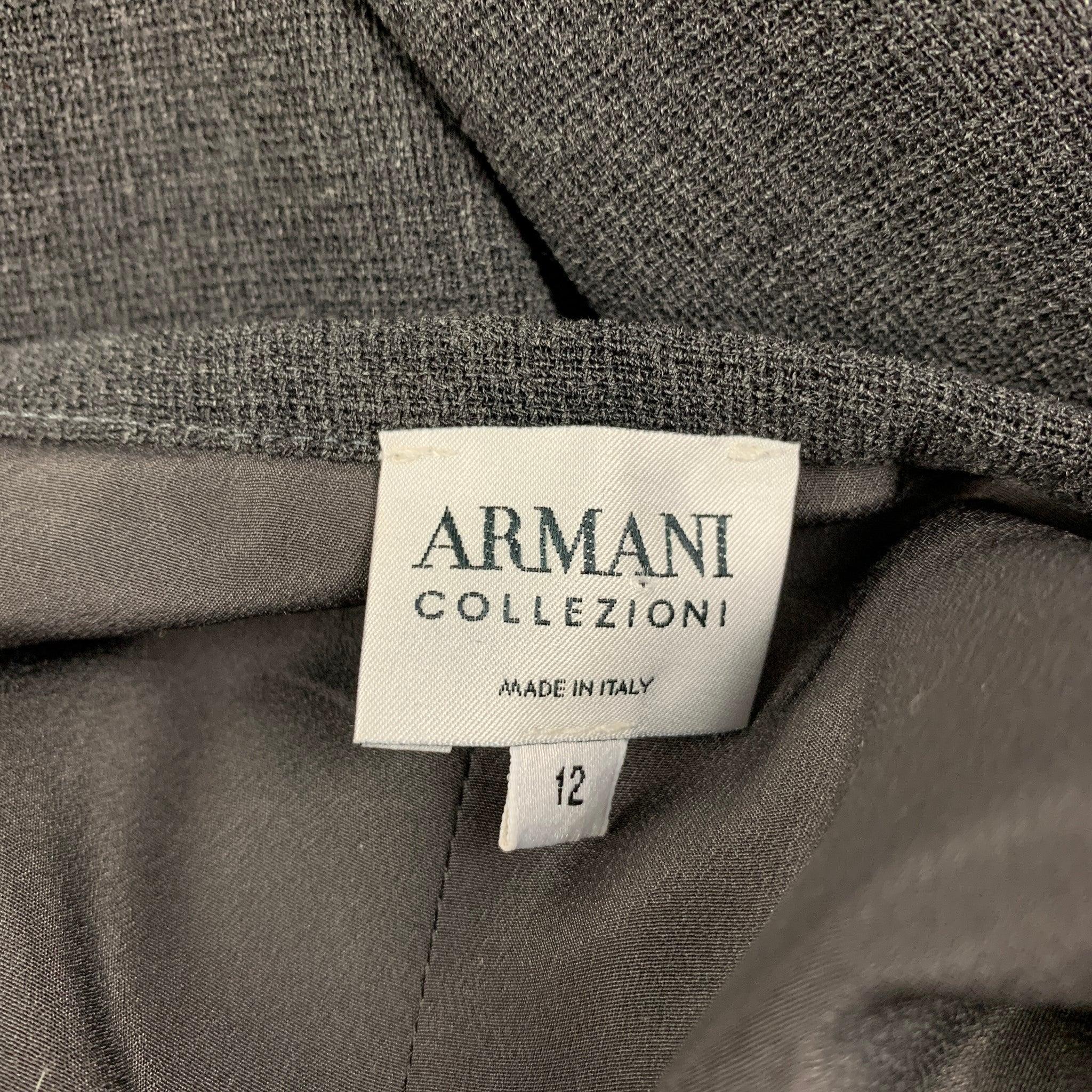 ARMANI COLLEzioni - Pantalon taille basse en laine et polyamide gris texturé, taille 12 en vente 1