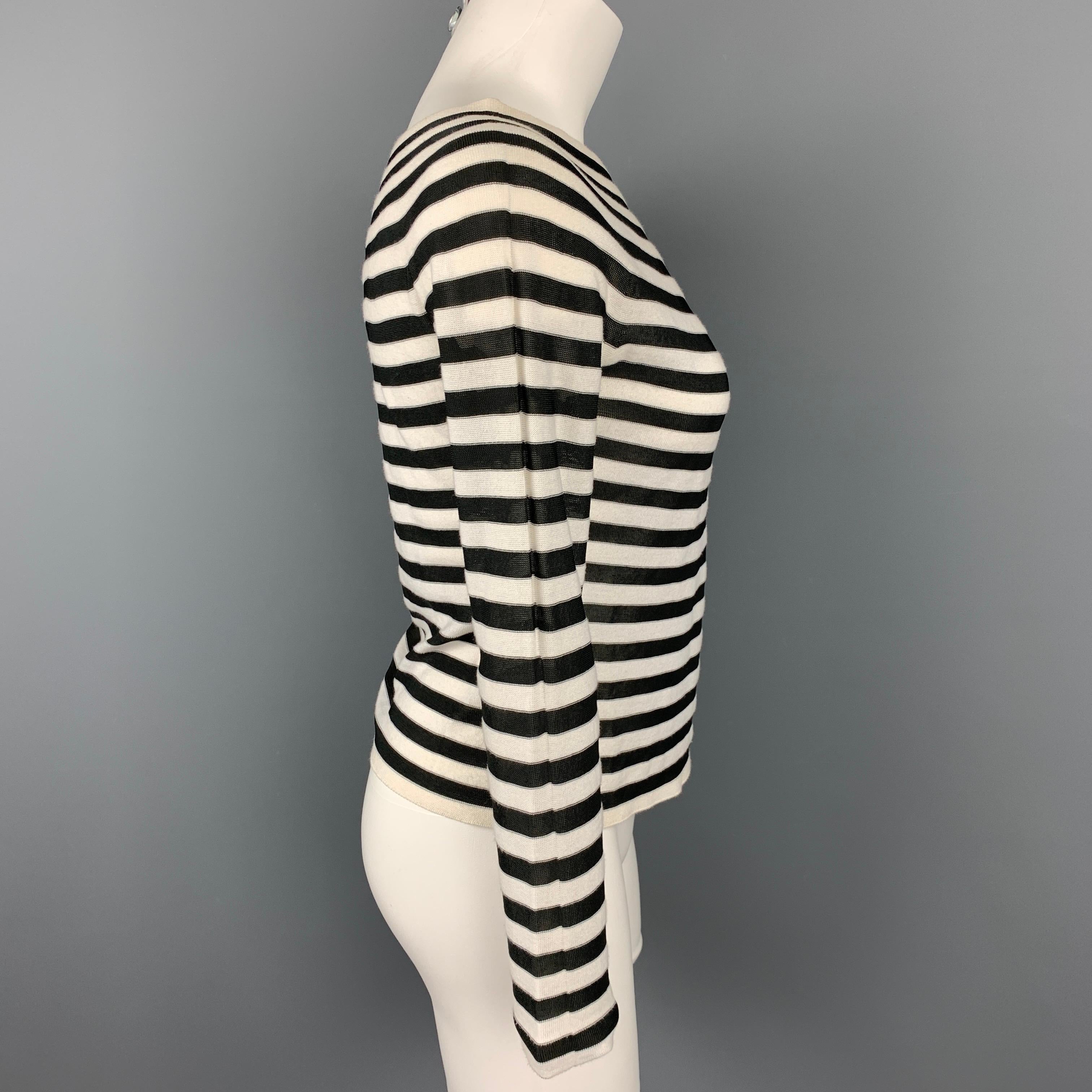 ARMANI COLLEZIONI pullover comes in a black & white stripe material featuring a boat neck. Made in Italy.

Very Good Pre-Owned Condition.
Marked: 2

Measurements:

Shoulder: 17.5 in.
Bust: 34 in.
Sleeve: 19 in.
Length: 18.5 in. 