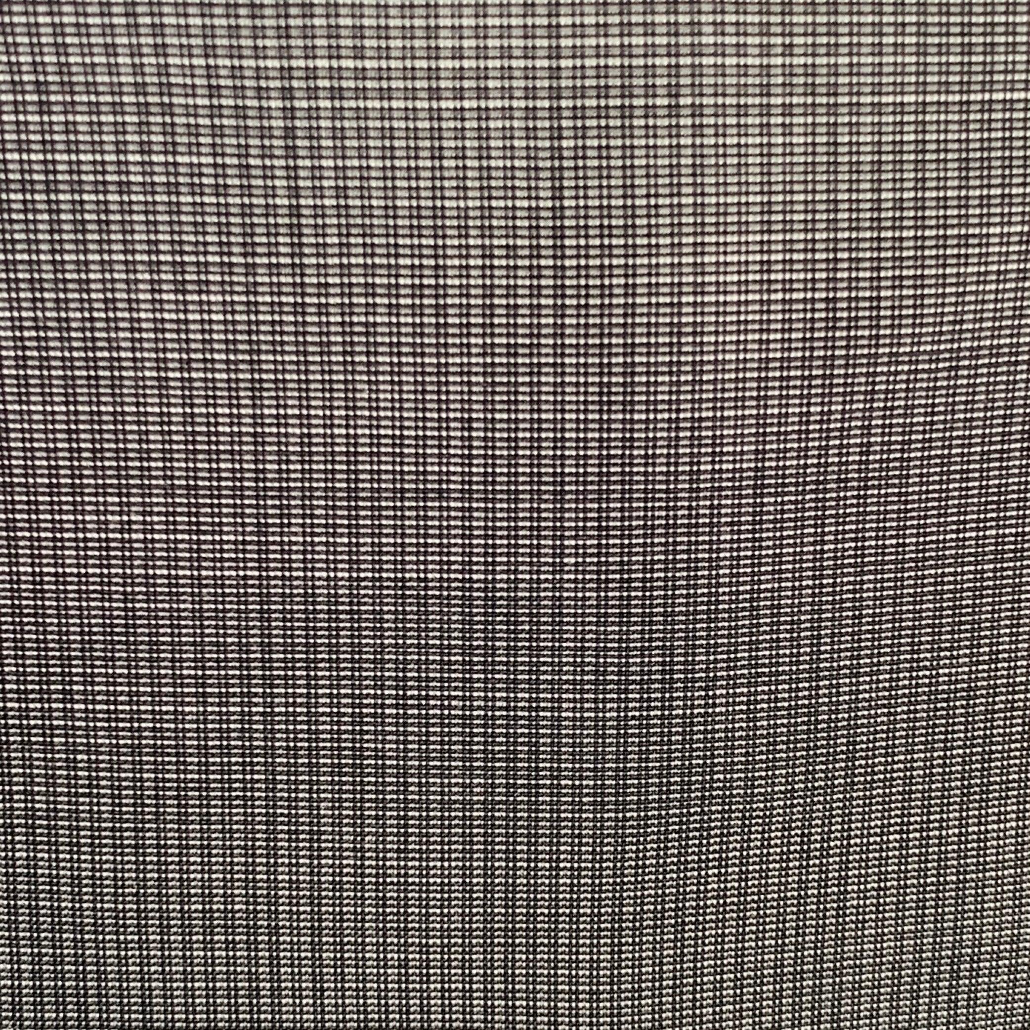 Pantaloni eleganti Armani Collezioni
in tessuto nero e grigio, stile flat front, gamba dritta e chiusura con zip. Eccellente condizione di usato. 

Contrassegnato:   taglia non segnata, cartellini rimossi. 

Misure: 
  Vita: 34 pollici Cavallo: 9