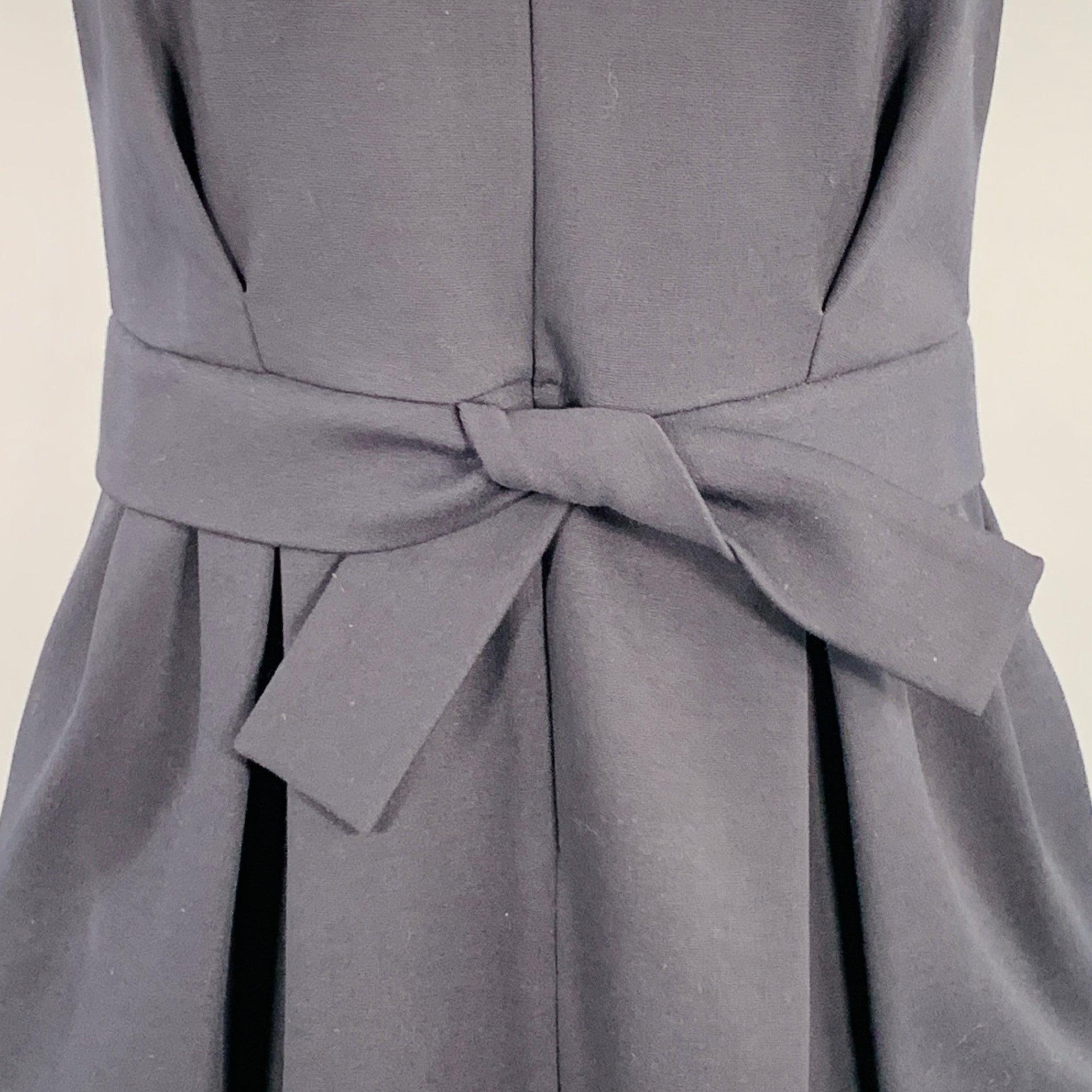 ARMANI COLLEZIONI dress
in a navy viscose blend fabric featuring a pleated style with front knot detail, short sleeves, and front invisible zipper closure. Made in Italy.Excellent Pre-Owned Condition. 

Marked:   4
 

Measurements: 
 
Shoulder: 13.5