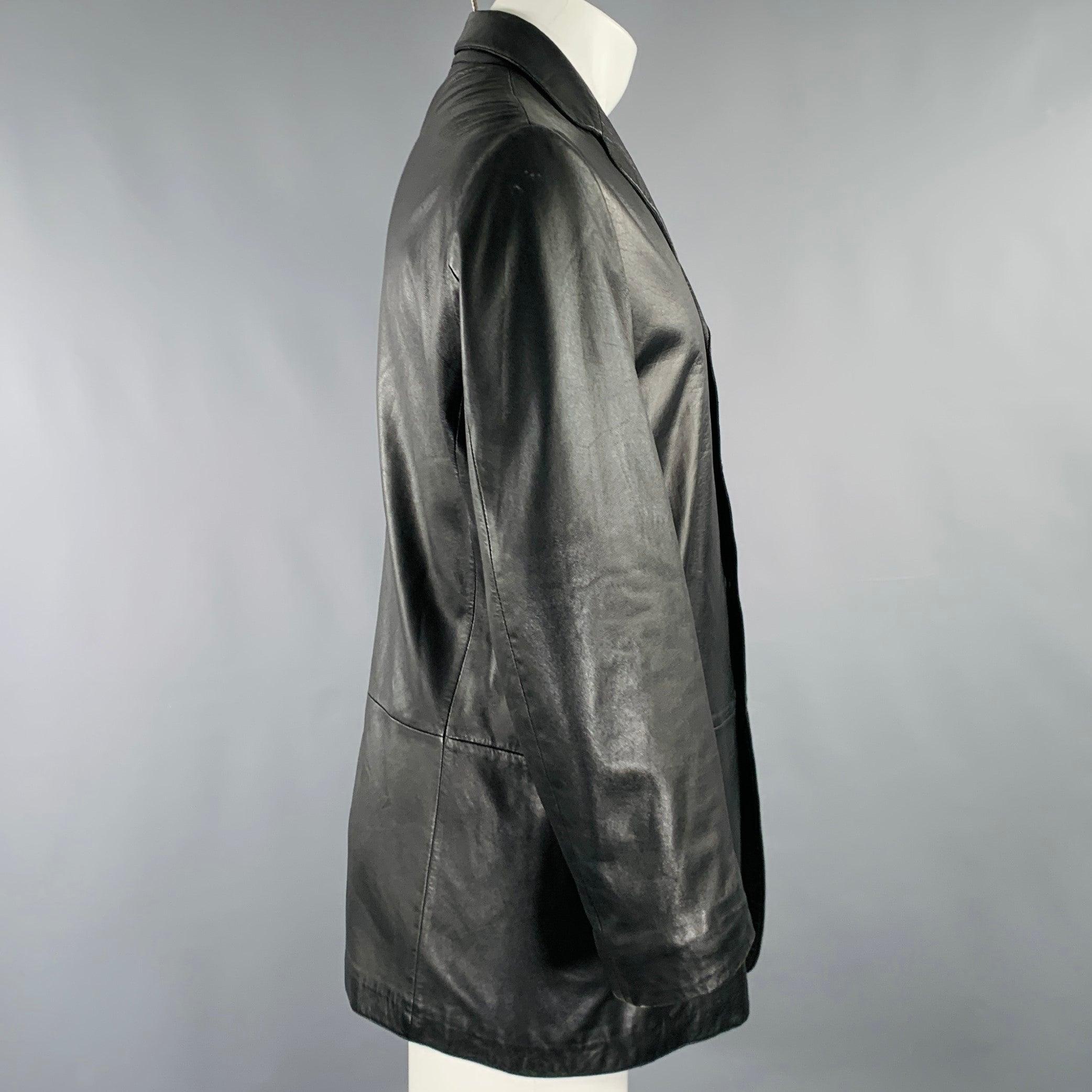 ARMANI COLLEZIONI jacket
in a black lambskin leather featuring a single breasted style, two pockets, and button closure. Made in Italy.Very Good Pre-Owned Condition. Signs of wear at shoulders. 

Marked:   40 

Measurements: 
 
Shoulder: 18 inches