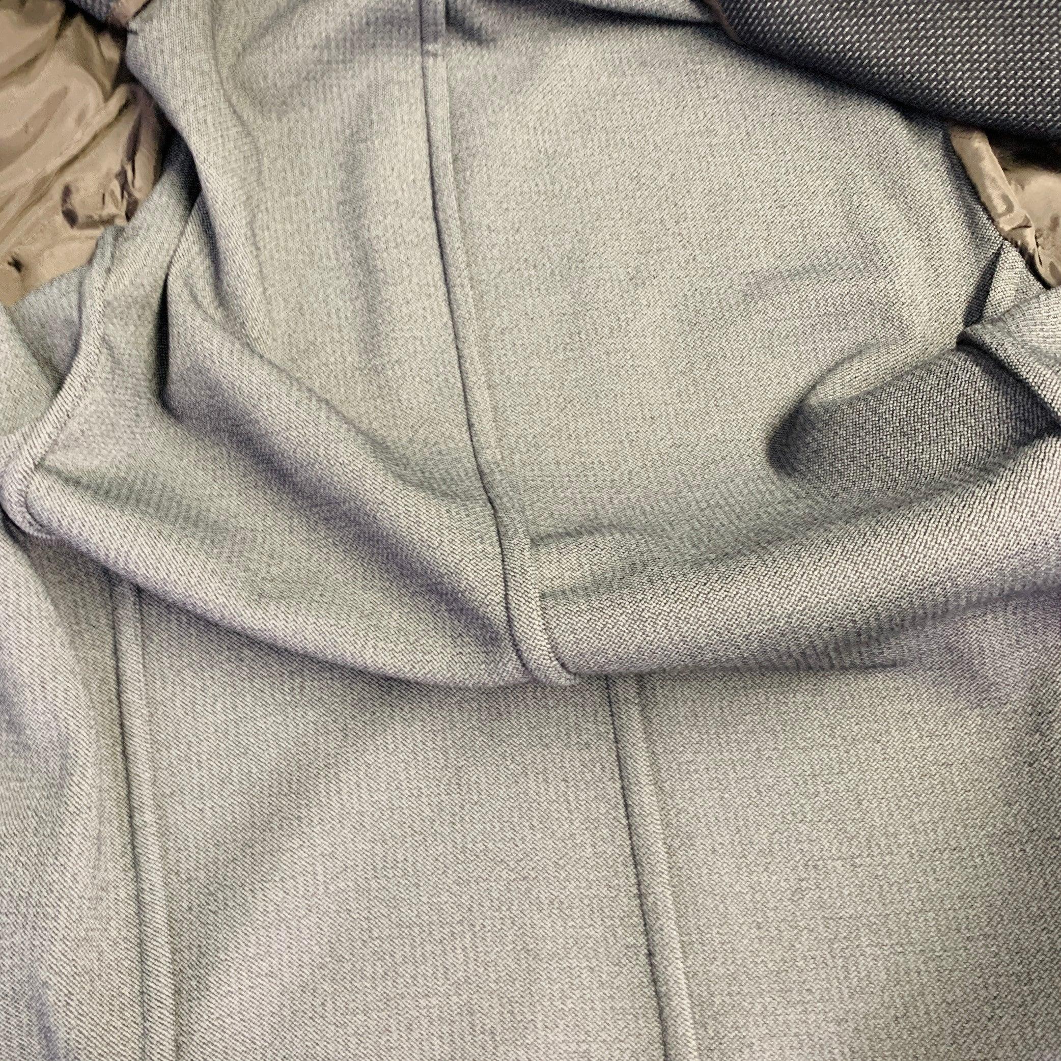 Armani Collezioni Taille 40 Manteau de sport en laine mélangée texturée noir et marine en vente 3