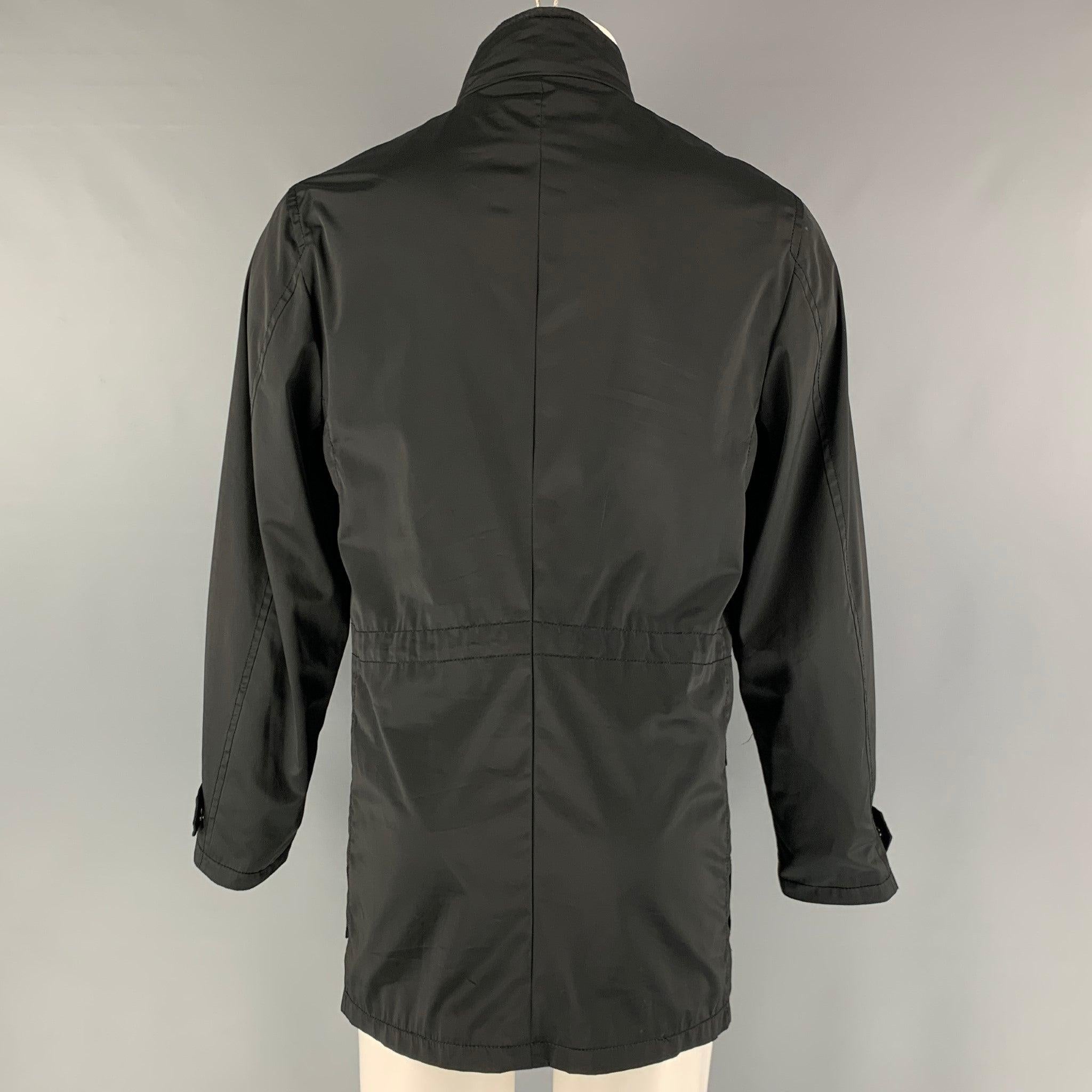 ARMANI COLLEZIONI Windbreaker-Jacke aus schwarzem Polyester, Größe 40 im Zustand „Hervorragend“ im Angebot in San Francisco, CA