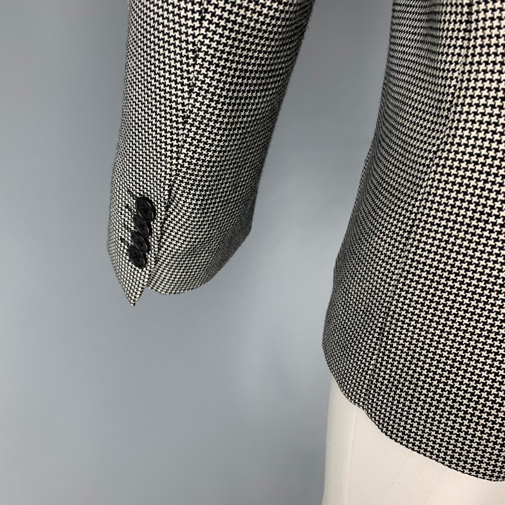 ARMANI COLLEZIONI Size 40 Black White Houndstooth Sport Coat In Good Condition For Sale In San Francisco, CA