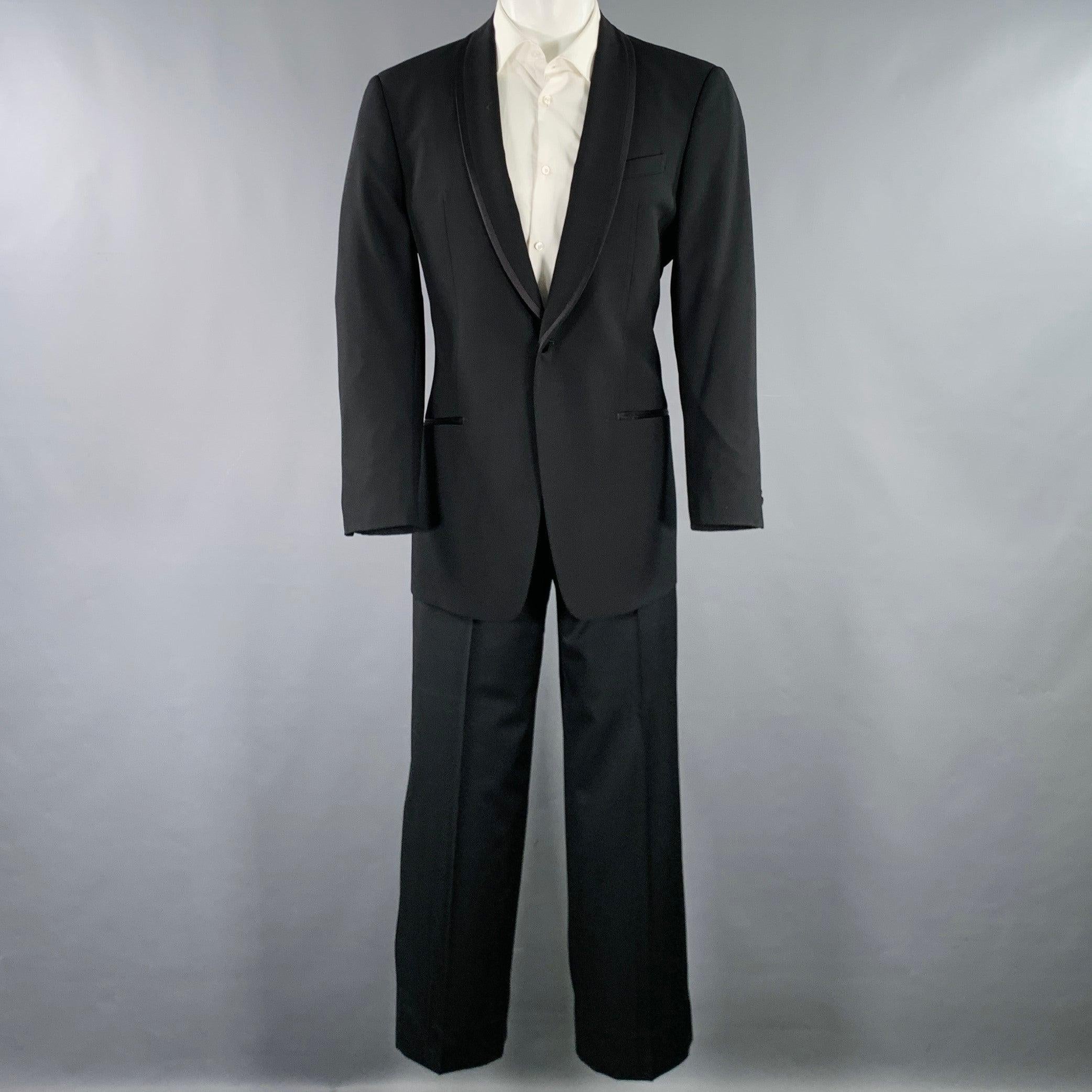 ARMANI COLLEZIONI Size 40 Black Wool Shawl Collar Tuxedo In Excellent Condition For Sale In San Francisco, CA
