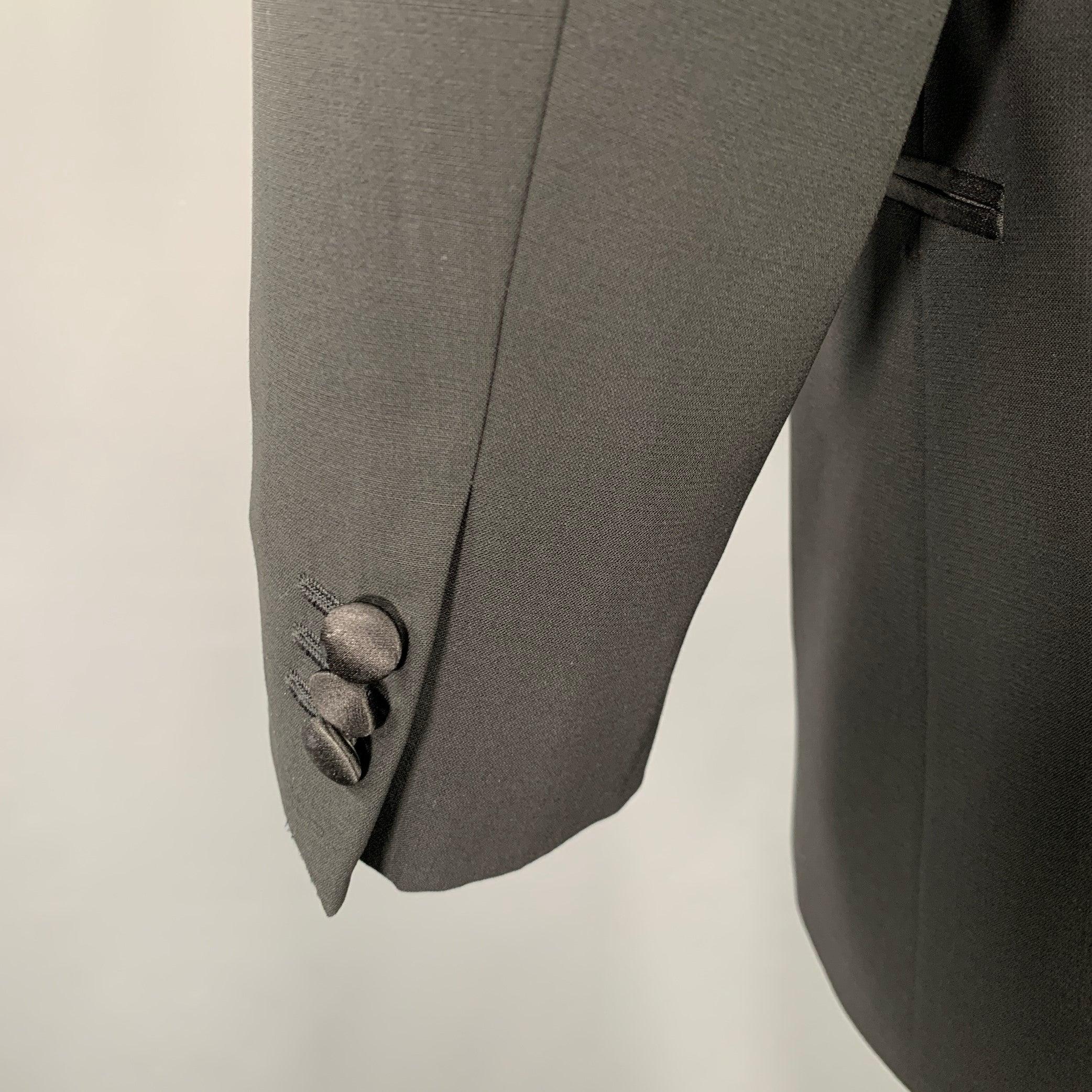 ARMANI COLLEZIONI Size 40 Black Wool Shawl Collar Tuxedo For Sale 3