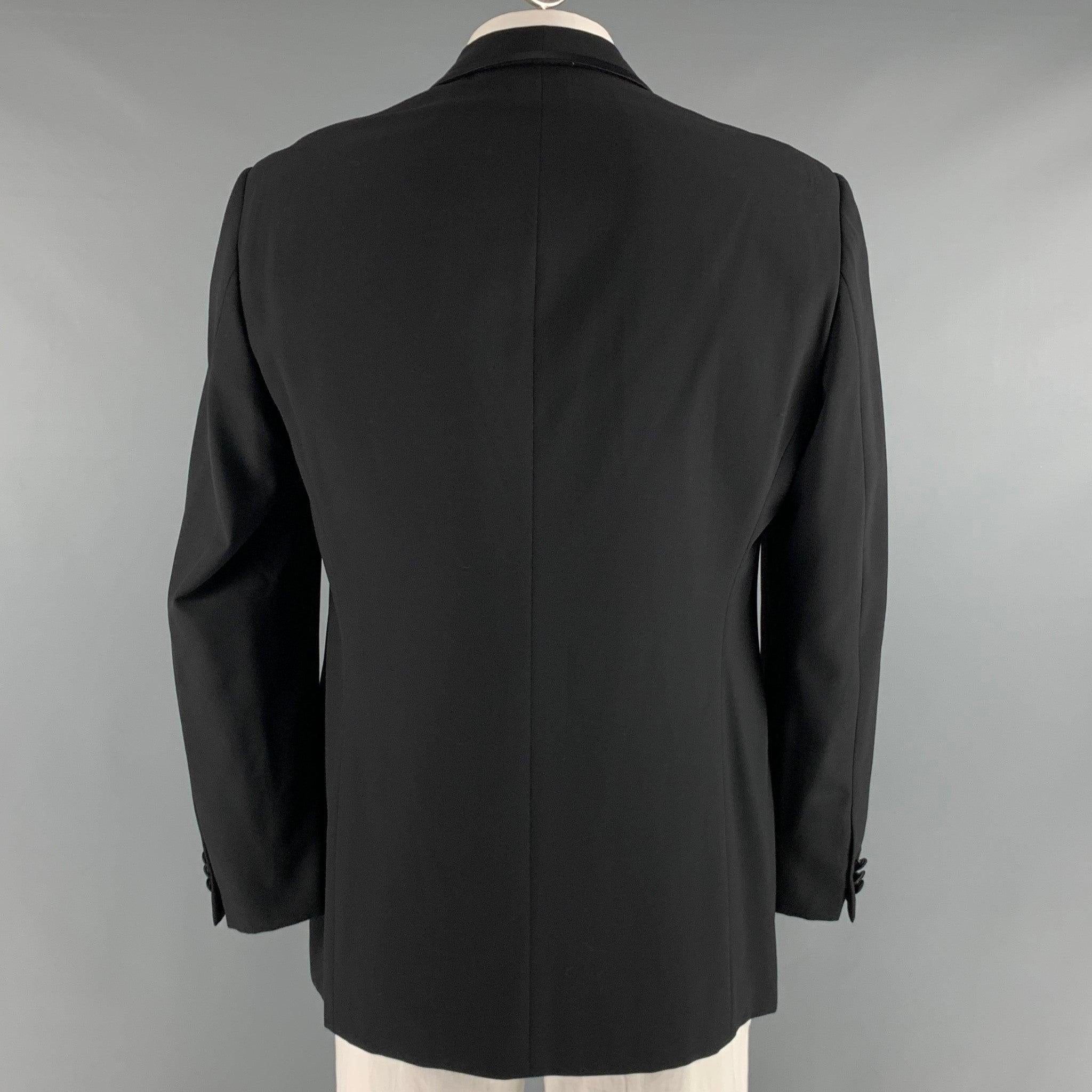 ARMANI COLLEZIONI Size 42 Black Solid Wool Shawl Collar Sport Coat In Excellent Condition For Sale In San Francisco, CA
