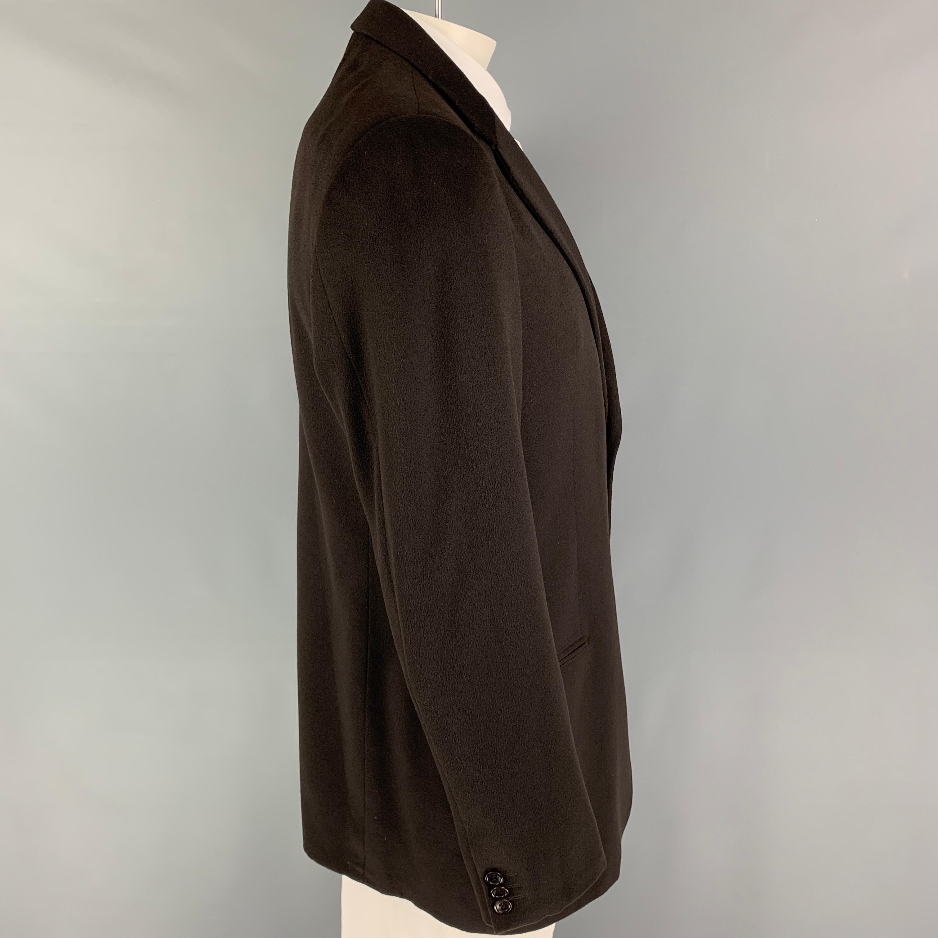 ARMANI COLLEZIONI sport coat comes in a brown cashmere with a full liner featuring a notch lapel, slit pockets, and a double button closure. Made in Italy. 

Very Good Pre-Owned Condition.
Marked: 44/L

Measurements:

Shoulder: 19.5 in.
Chest: 44