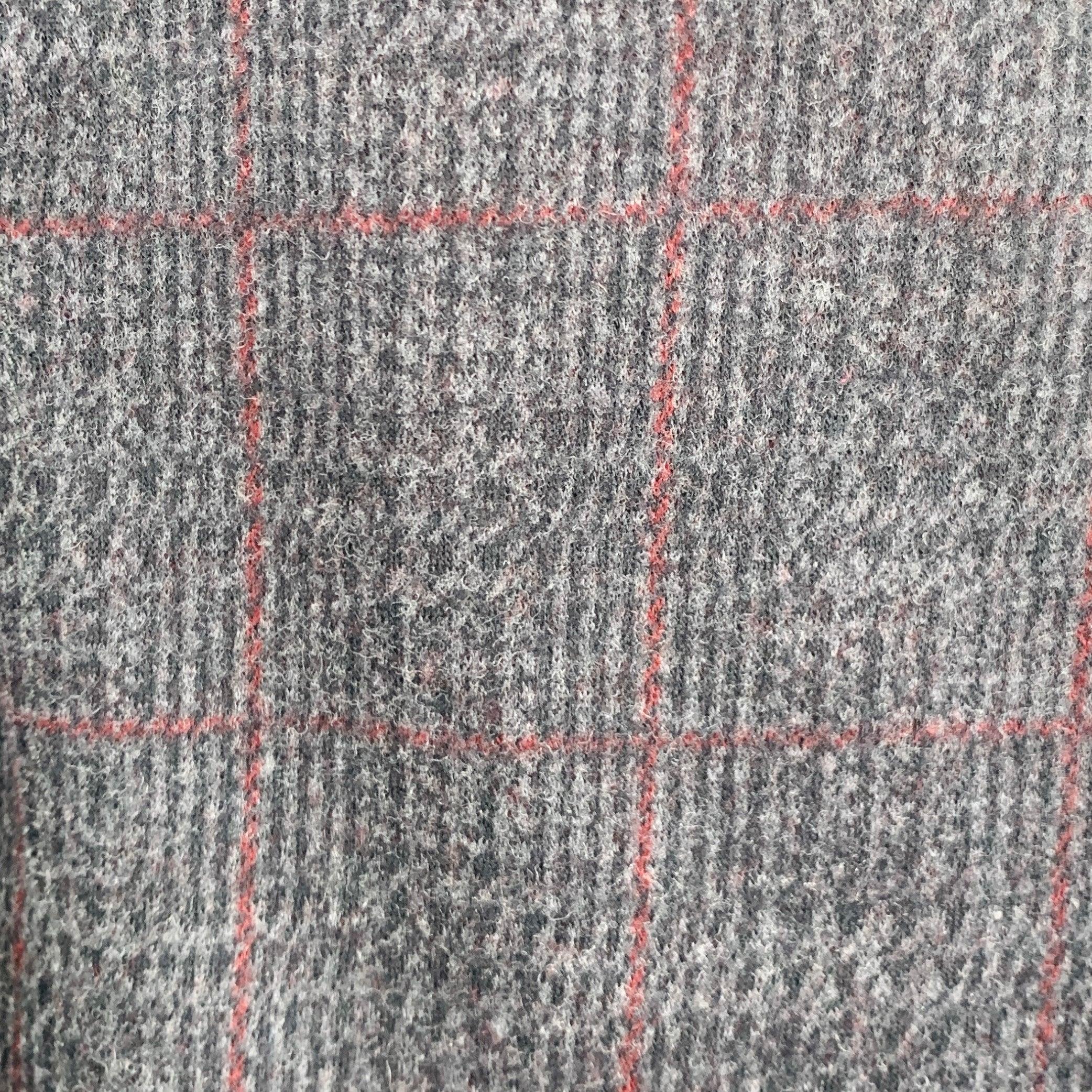 Cappotto sportivo Armani Collezioni
in poliestere grigio, nero e bordeaux, con motivo a quadri, rever a specchio, schiena scoperta e chiusura a due bottoni. Made in Romania.Nuovo con etichette. 

Contrassegnato:   IT 56 

Misure: 
 
Spalla: 18