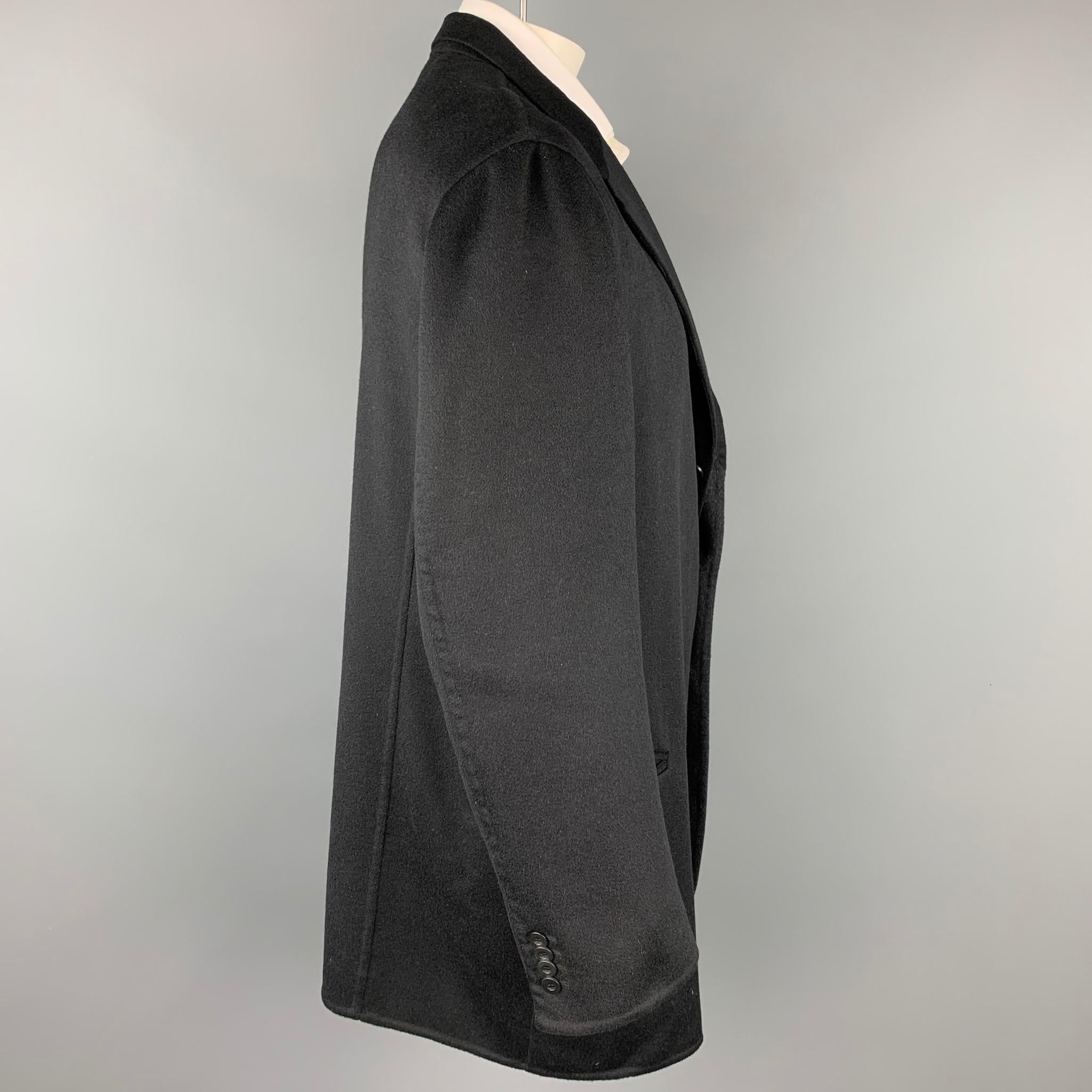 ARMANI COLLEZIONI sport coat comes in a black cashmere with a half liner featuring a notch lapel, slit pockets, and a three button closure. Made in Italy.

Very Good Pre-Owned Condition.
Marked: 50 L

Measurements:

Shoulder: 22 in.
Chest: 50