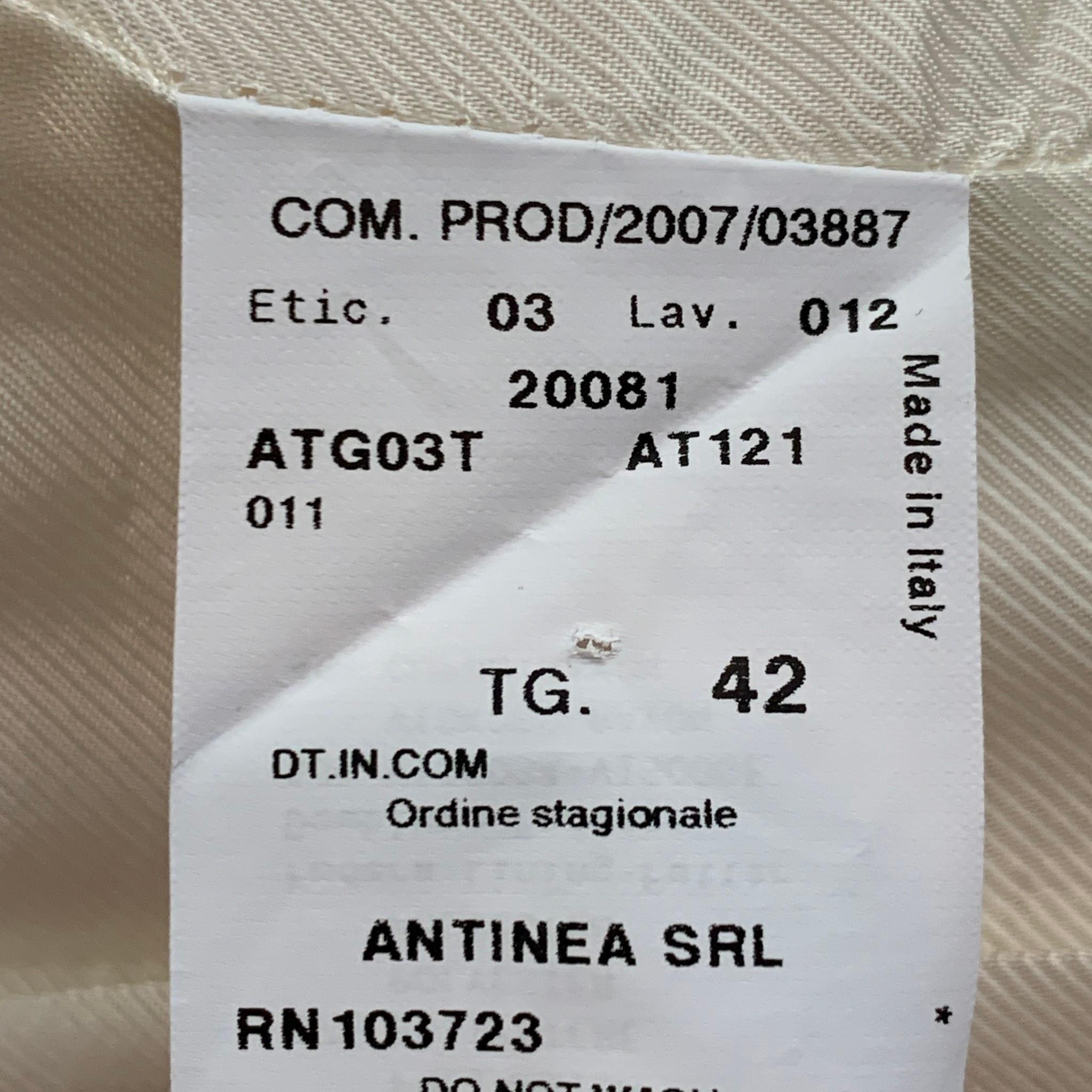 ARMANI COLLEZIONI Chaqueta abotonada de seda / viscosa seersucker crema talla 6 en Bueno Estado en San Francisco, CA
