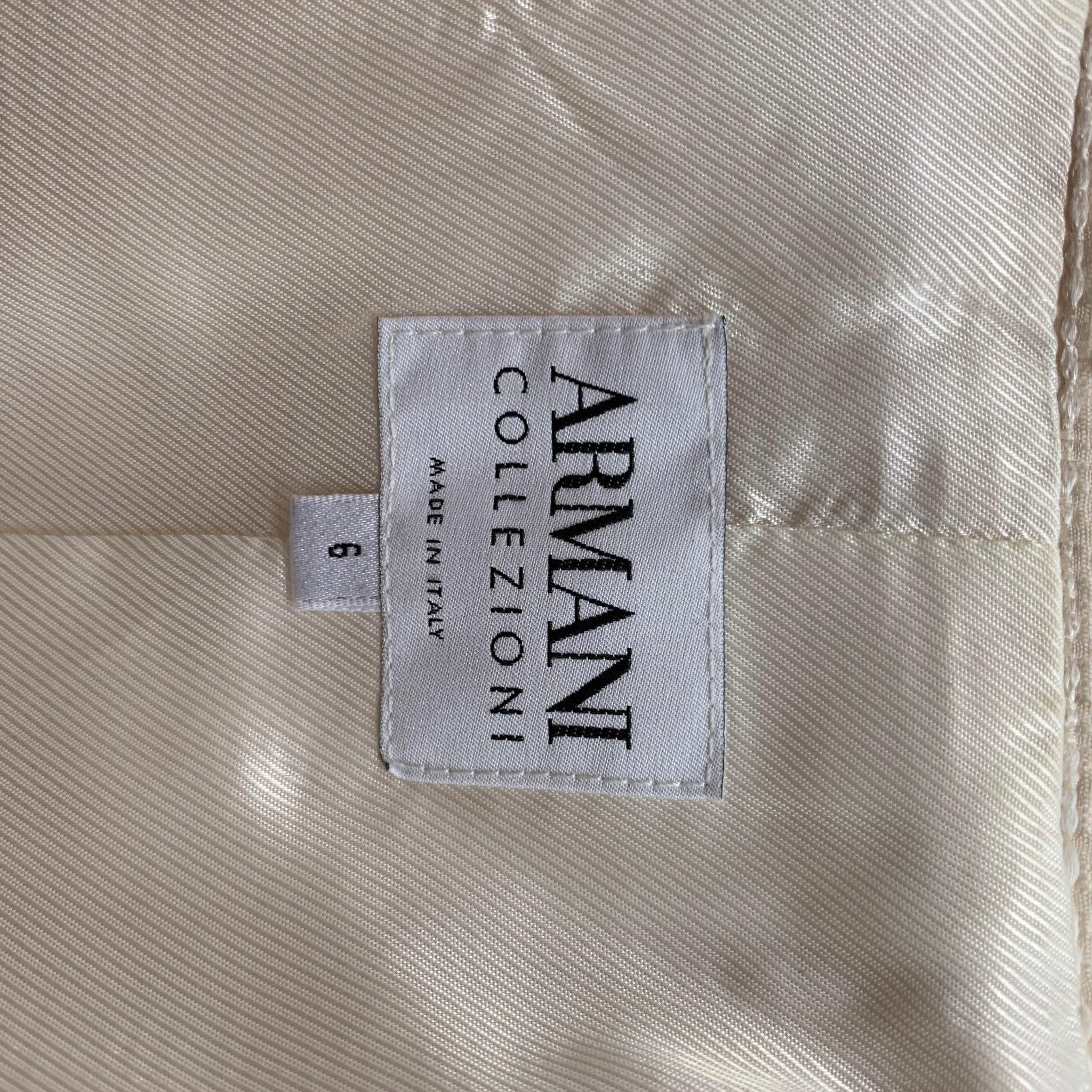 ARMANI COLLEZIONI Size 6 Cream Seersucker Silk / Viscose Buttoned Jacket For Sale 2