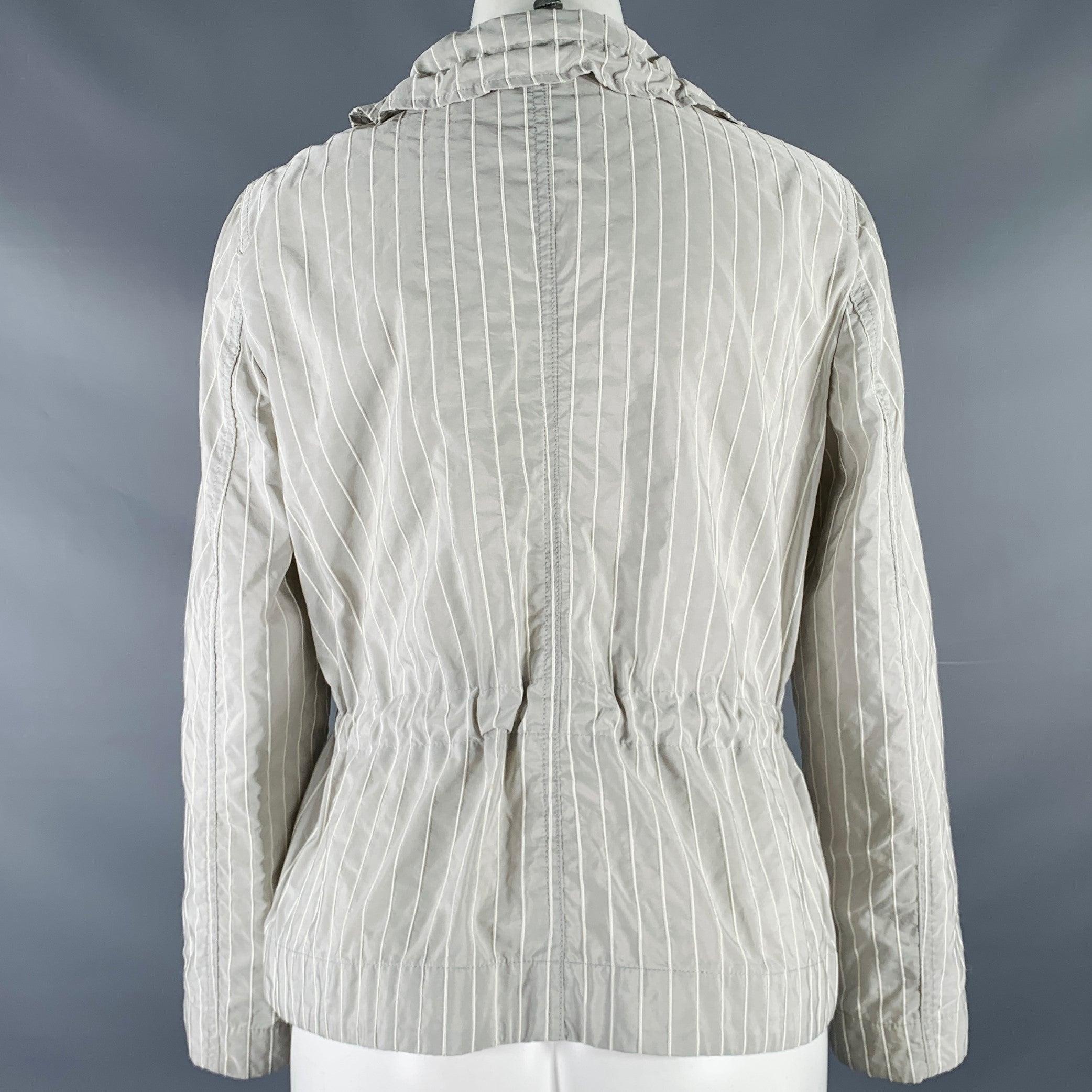 ARMANI COLLEZIONI Taglia 6 Giacca a righe in poliestere misto bianco e grigio In condizioni buone in vendita a San Francisco, CA