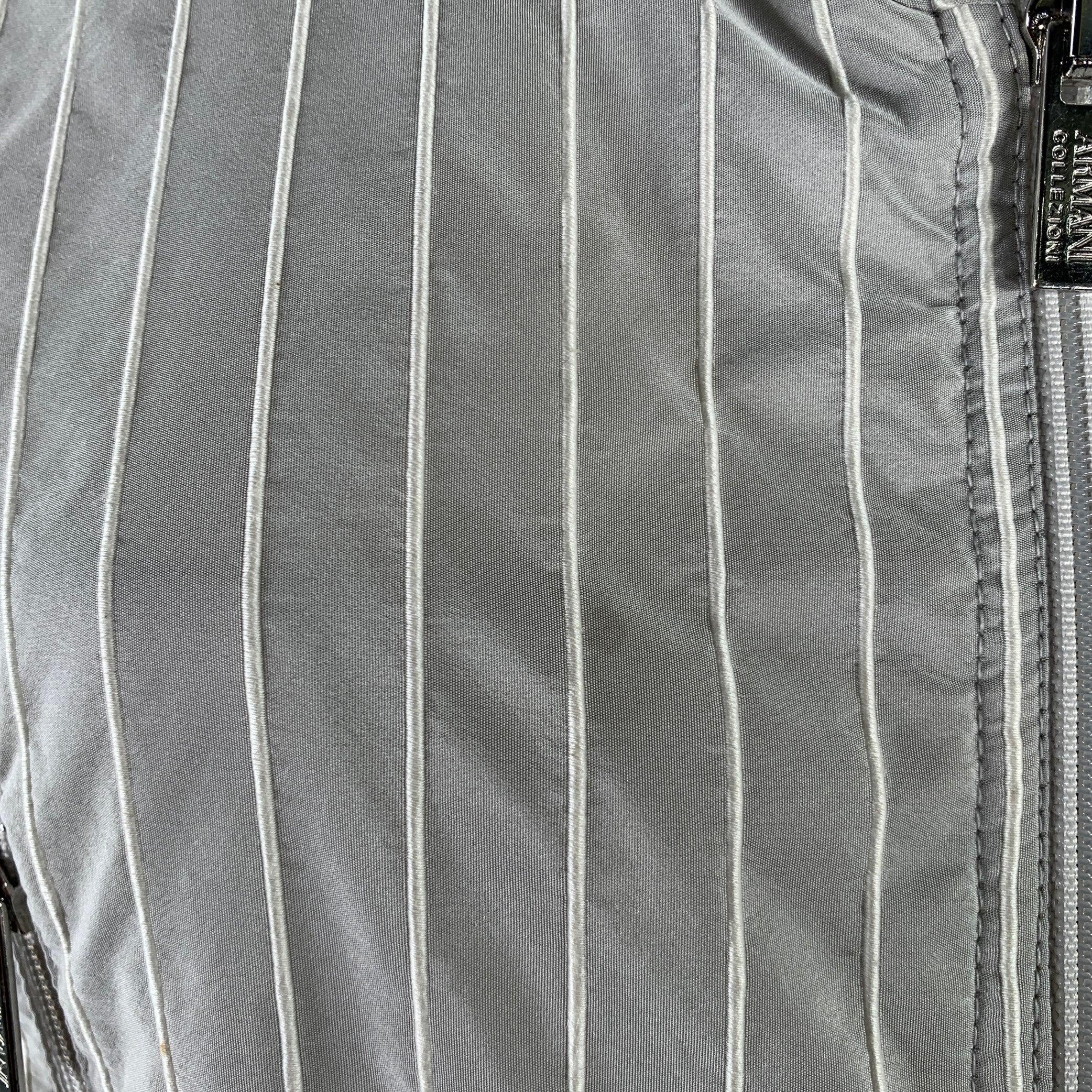 ARMANI COLLEZIONI Taglia 6 Giacca a righe in poliestere misto bianco e grigio in vendita 1