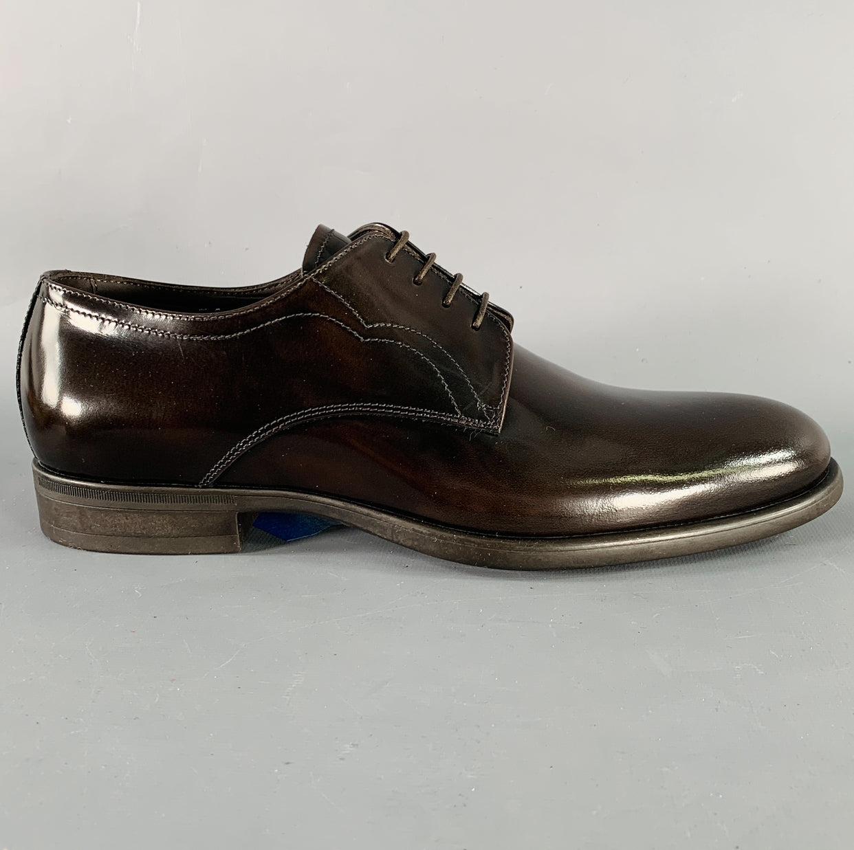 ARMANI COLLEZIONI shoes
in a dark chocolate brown leather featuring a derby style, rubber sole, and lace-up closure. Made in Italy.New without Box. 

Marked:   X6C051 40.5Outsole: 11 x 4 inches 

  
  
 
Sui Generis Reference: 136963
Category: Lace
