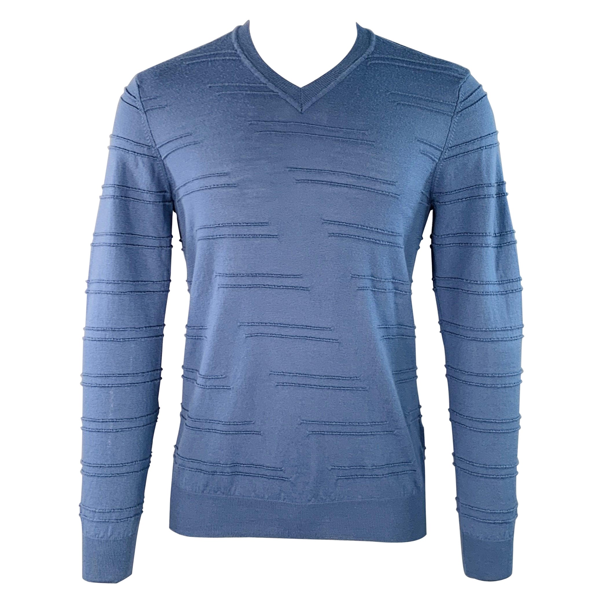 ARMANI COLLEZIONI Taglia M Pullover con scollo a V in lana vergine blu testurizzata in vendita